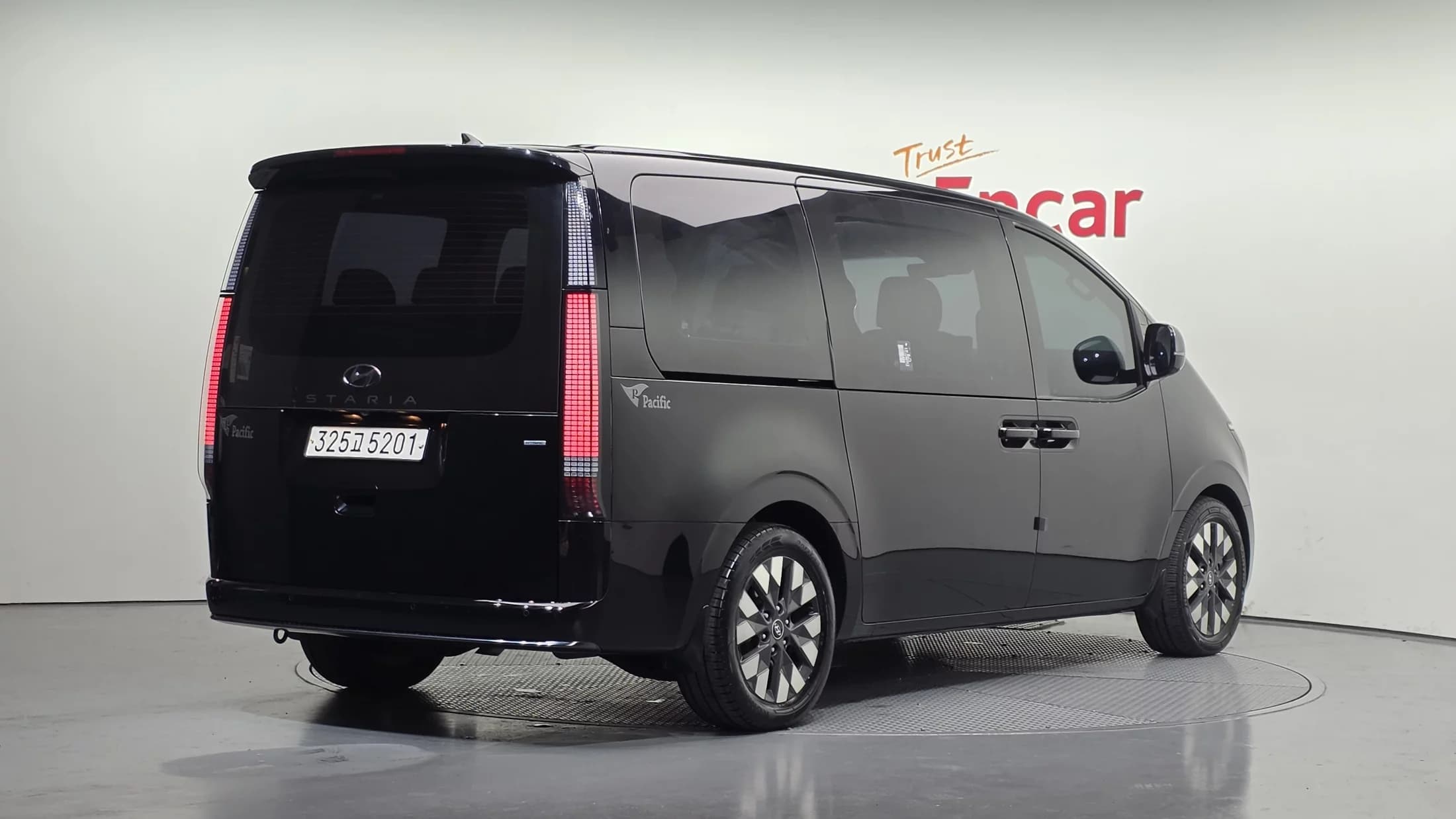 Hyundai Staria 4WD Lounge 7-Seater Inspiration, 2023 г. 41018 км. — фото 2