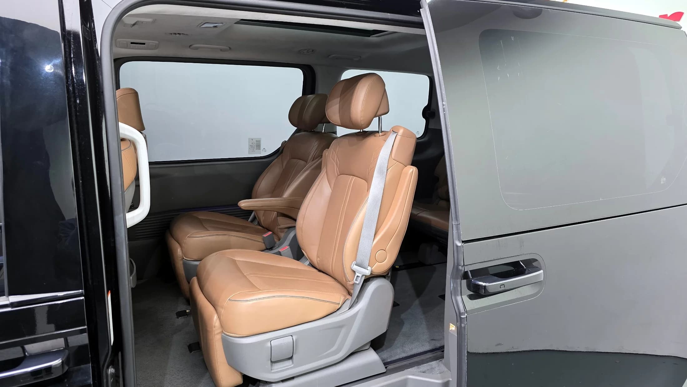 Hyundai Staria 4WD Lounge 7-Seater Inspiration, 2023 г. 41018 км. — фото 11