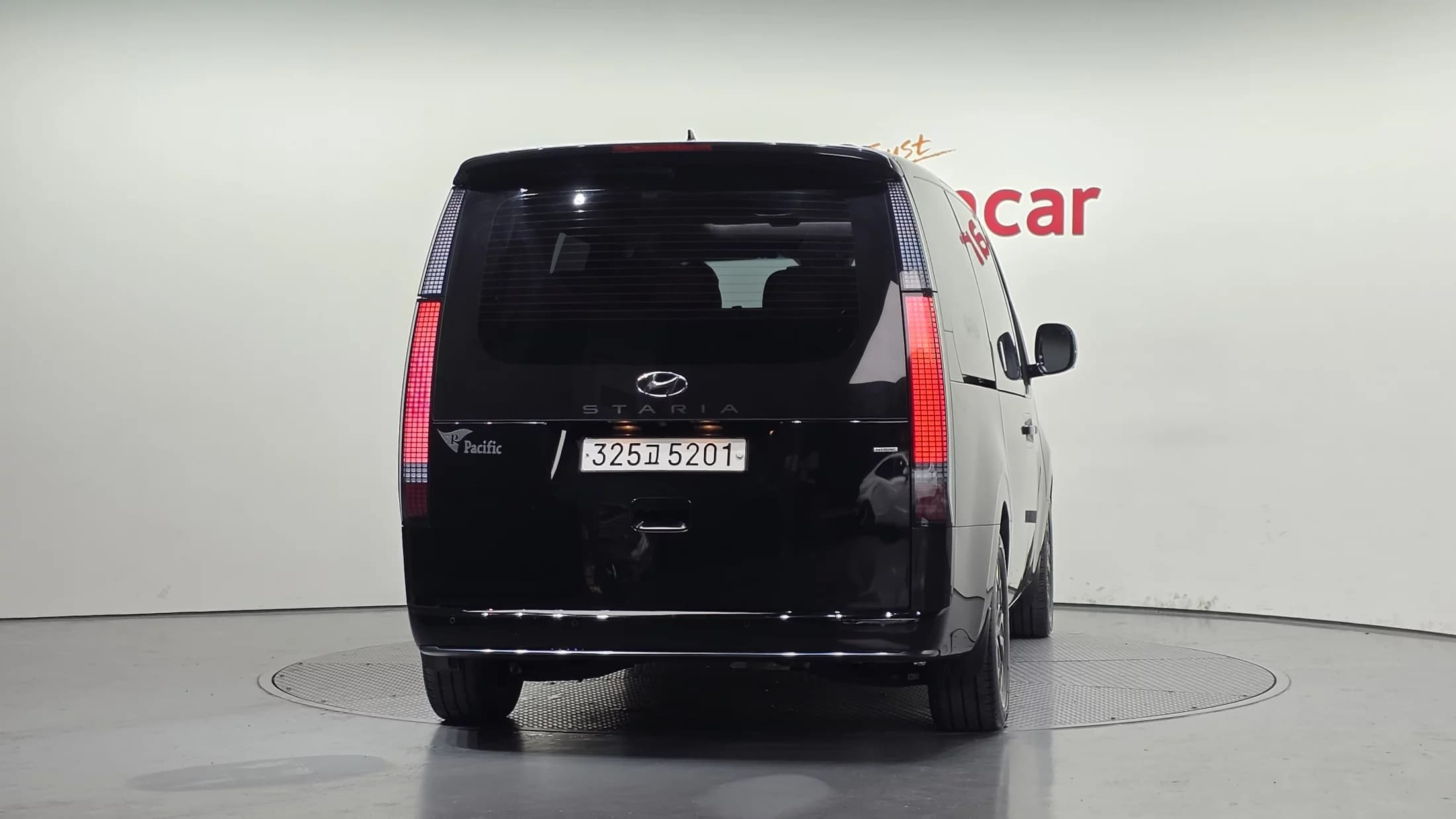 Hyundai Staria 4WD Lounge 7-Seater Inspiration, 2023 г. 41018 км. — фото 4