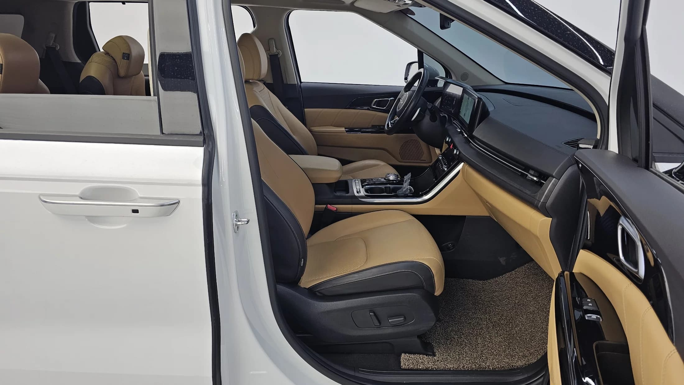 Kia Carnival 9-Seater Signature, 2021 г. 74794 км. — фото 11