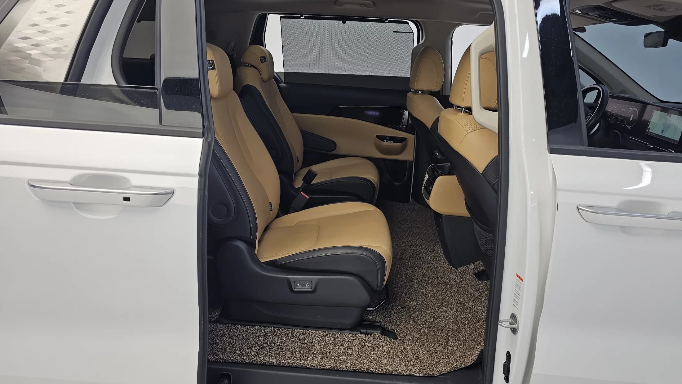 Kia Carnival 9-Seater Signature, 2021 г. 74794 км. — фото 12