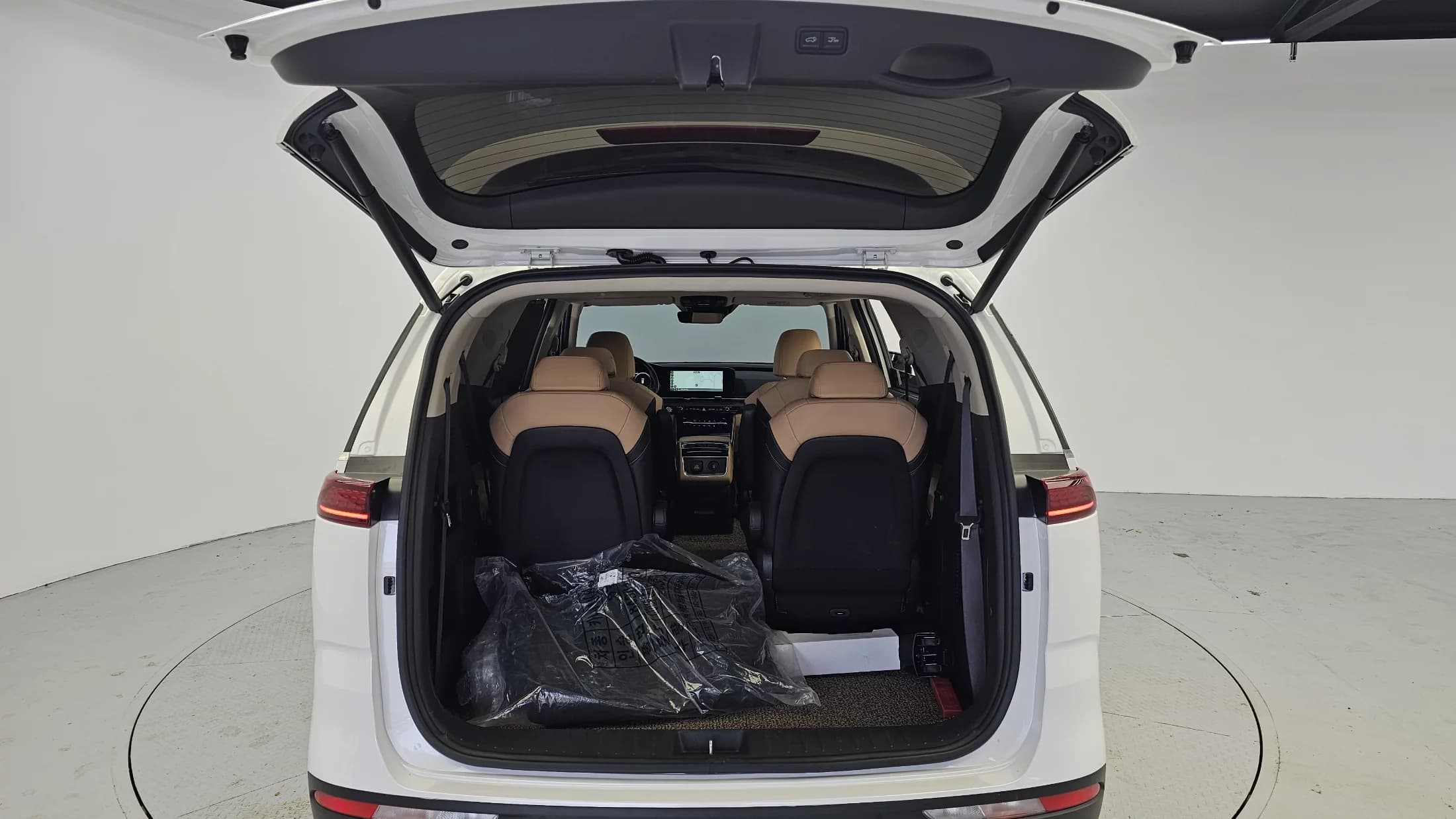 Kia Carnival 9-Seater Signature, 2021 г. 74794 км. — фото 20
