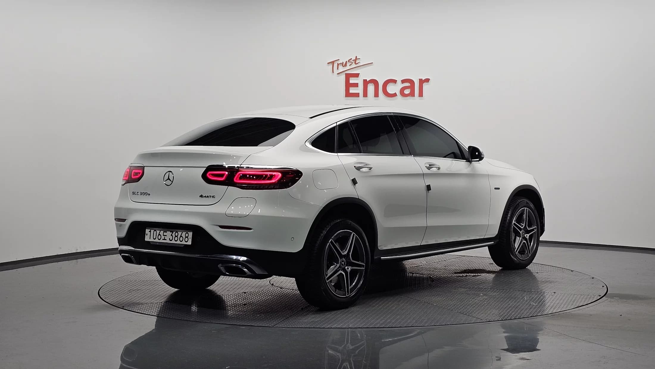 Mercedes-Benz GLC-Class GLC300e 4MATIC Coupe, гибрид, 2021 г. 49583 км.