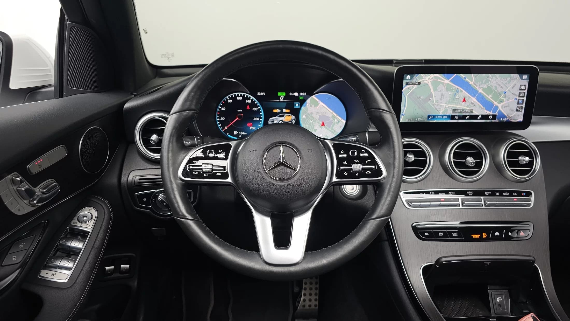 Mercedes-Benz GLC-Class GLC300e 4MATIC Coupe, гибрид, 2021 г. 49583 км. — фото 12