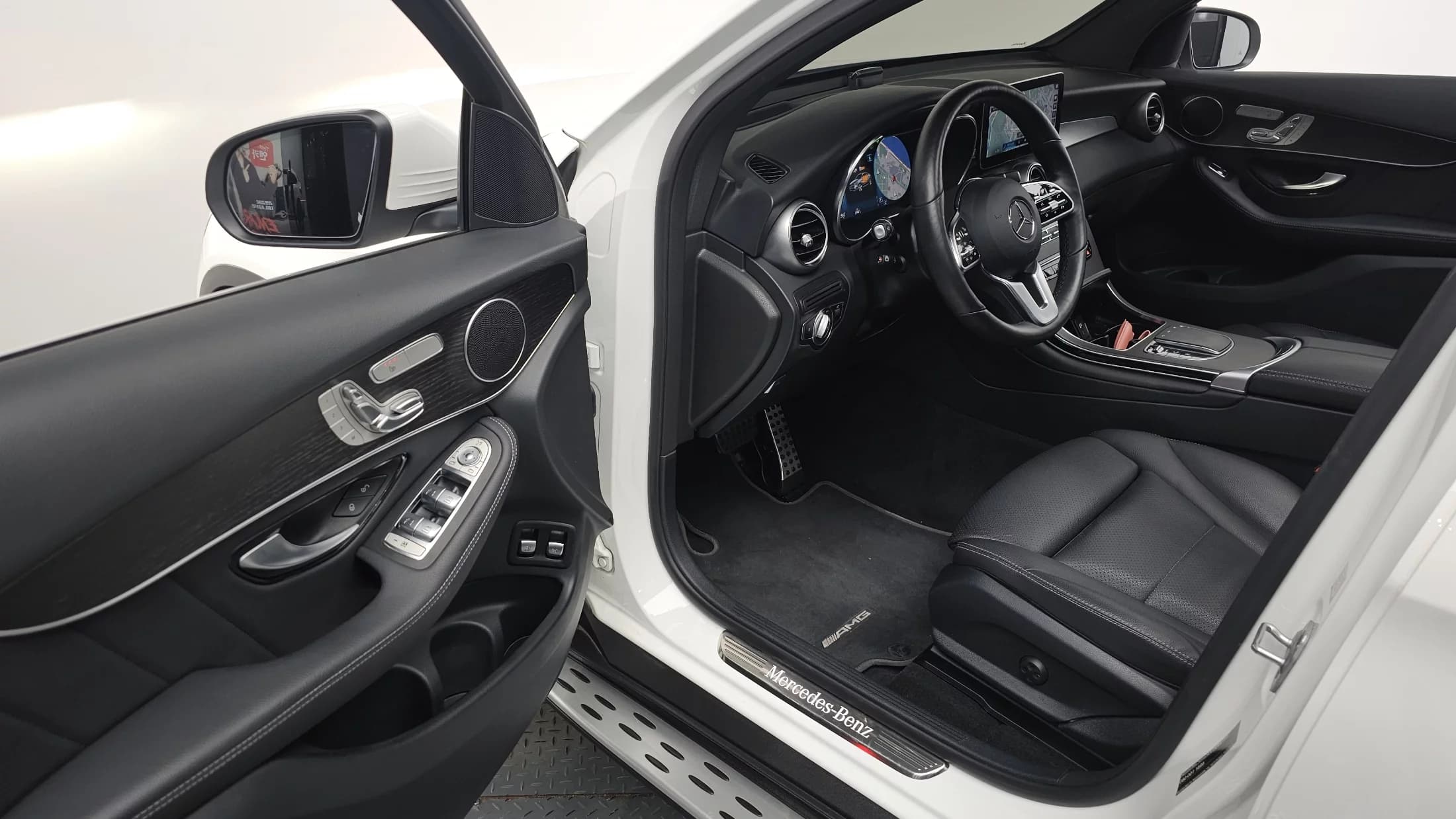Mercedes-Benz GLC-Class GLC300e 4MATIC Coupe, гибрид, 2021 г. 49583 км. — фото 10