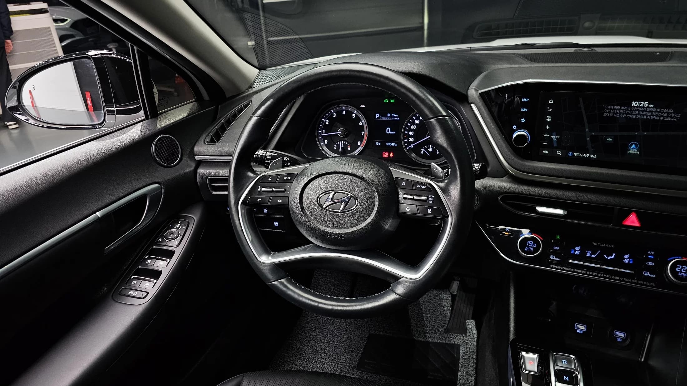 Hyundai Sonata 1.6 Turbo Premium Family, 2021 г. 53048 км. — фото 13