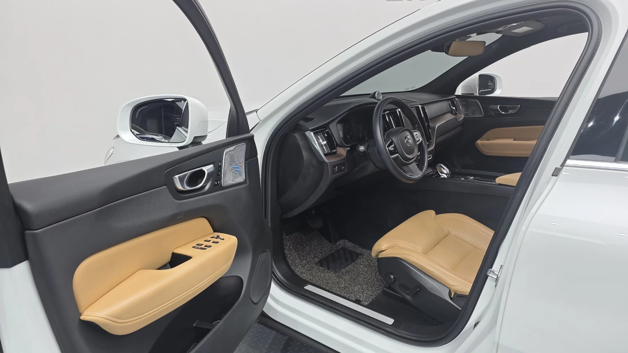 Volvo XC60 B5 Inscription, 2021 г. 54625 км. — фото 11