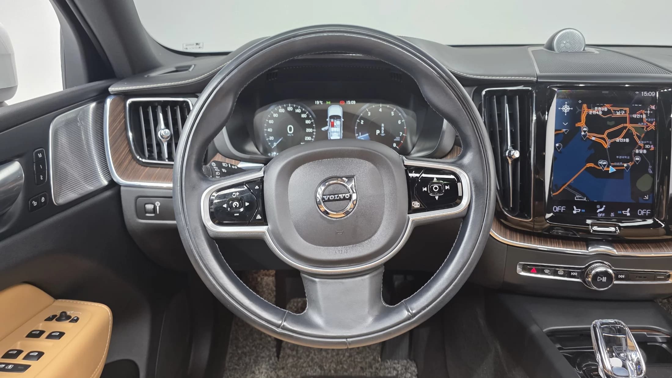 Volvo XC60 B5 Inscription, 2021 г. 54625 км. — фото 13