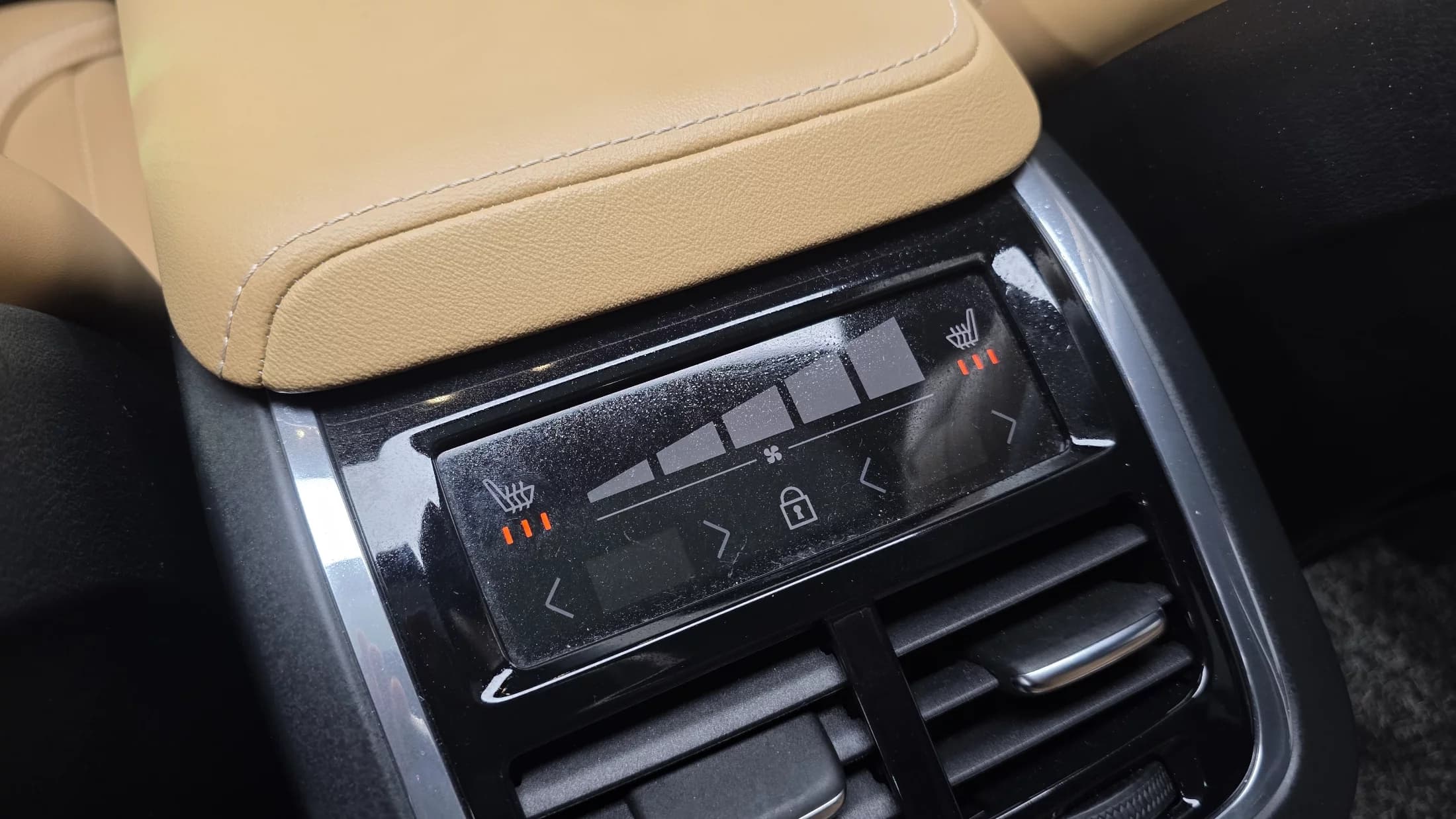 Volvo XC60 B5 Inscription, 2021 г. 54625 км. — фото 18