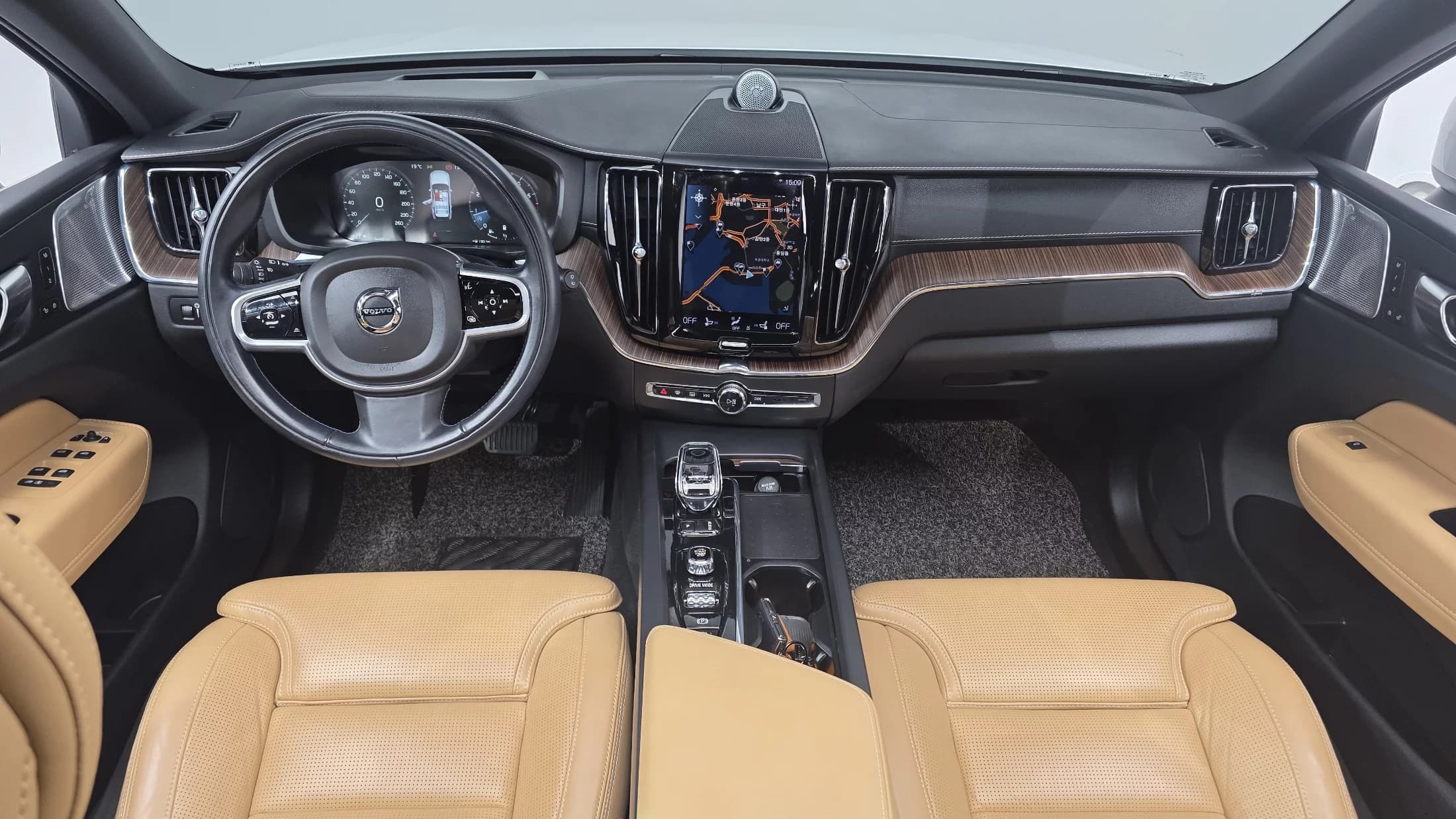 Volvo XC60 B5 Inscription, 2021 г. 54625 км. — фото 7