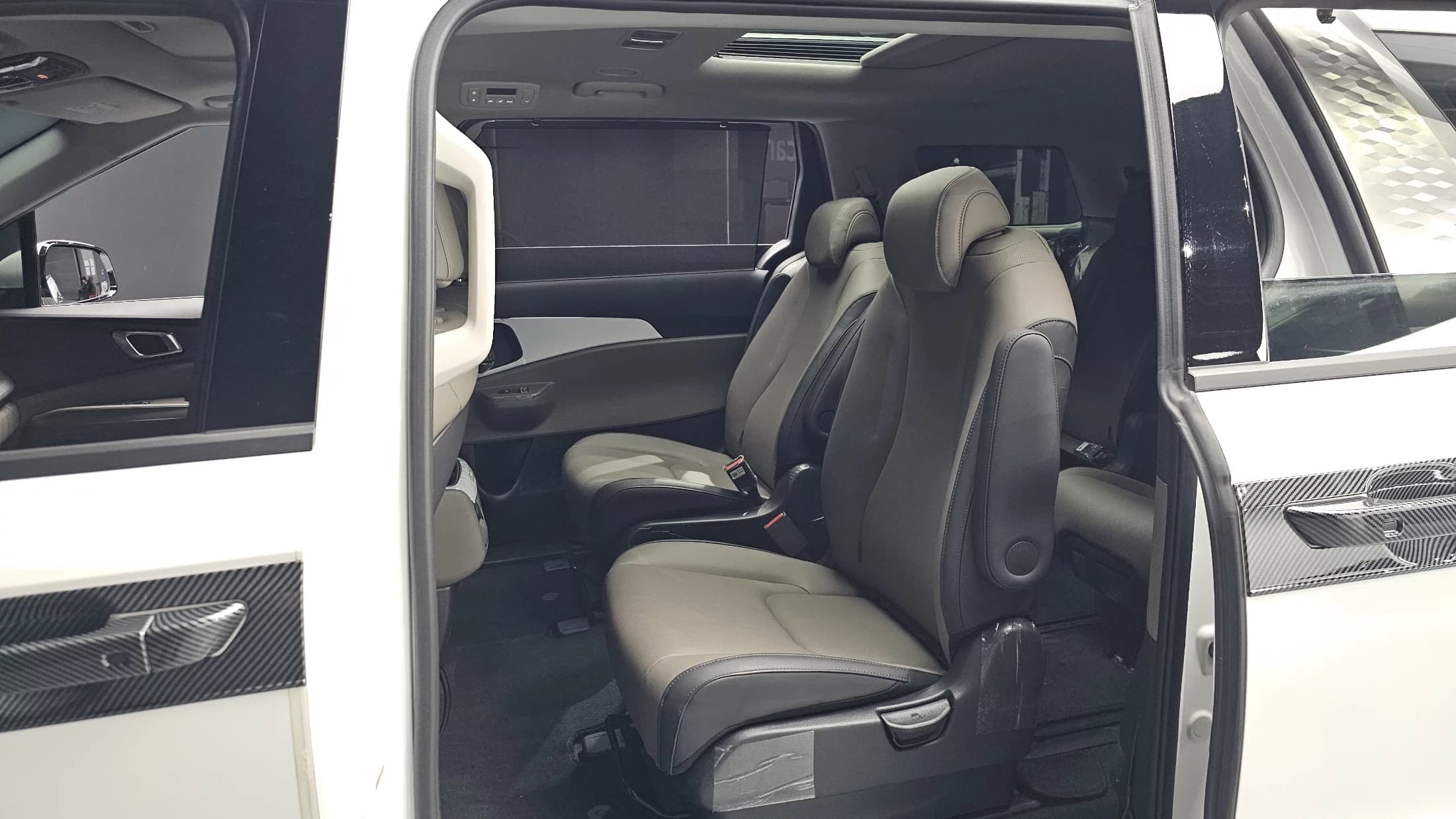 Kia Carnival 9-Seater Noblesse, 2024 г. 14598 км. — фото 11