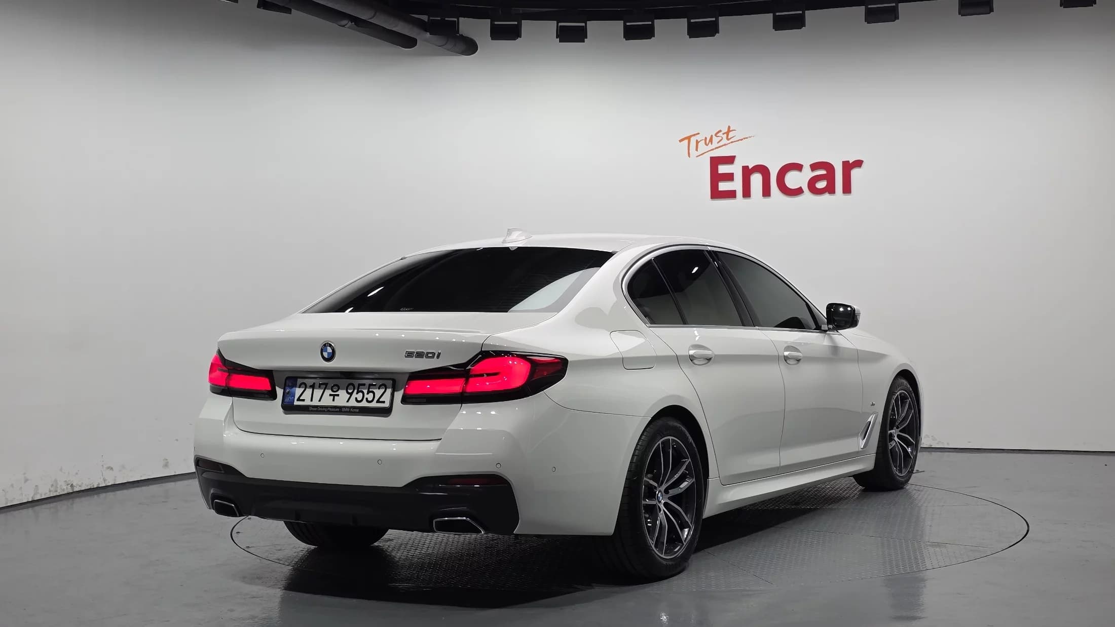BMW 5-Series 520i M Sport, 2022 г. 54228 км. — фото 2