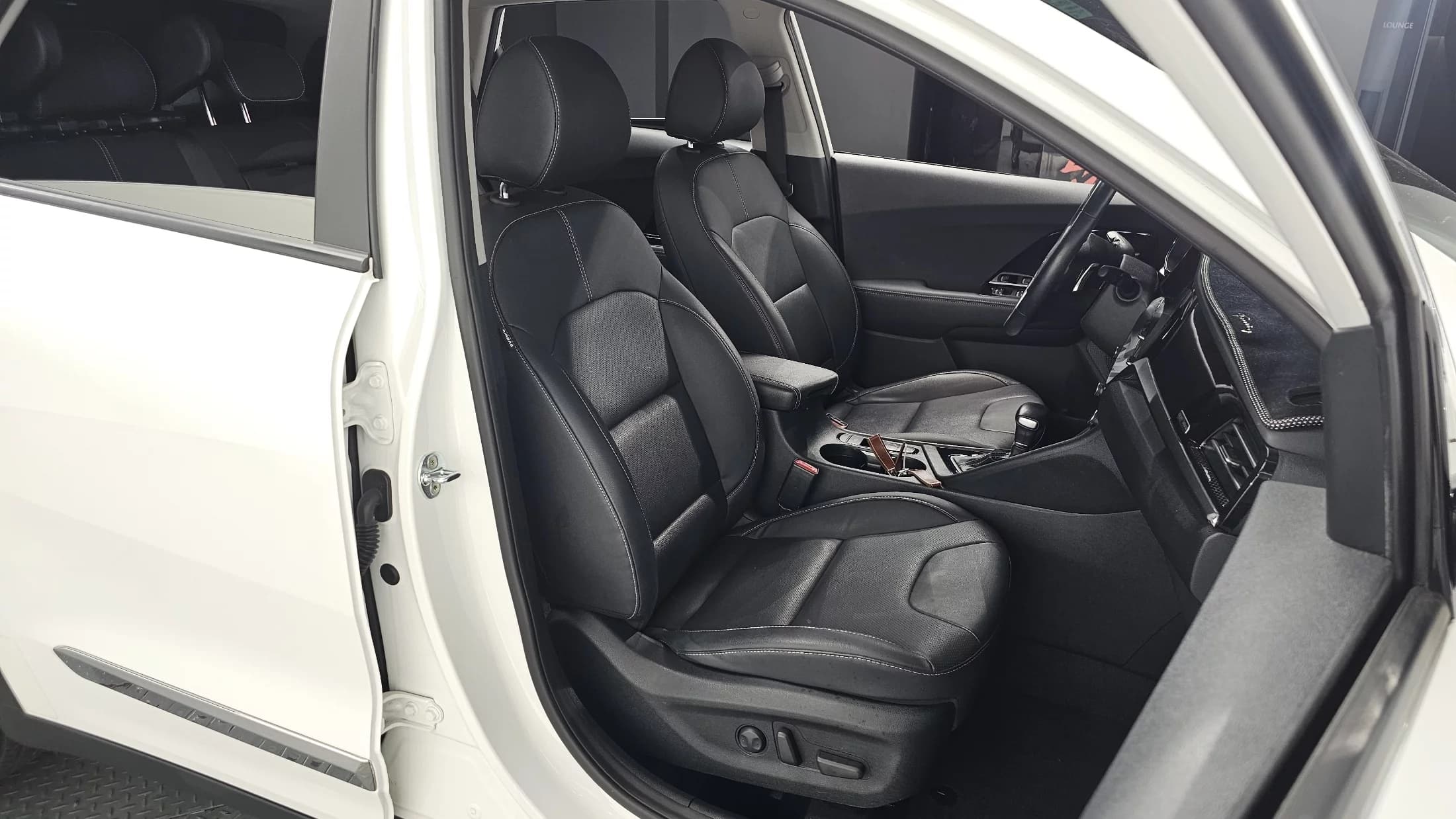 Kia Niro 1.6 HEV Signature, гибрид, 2021 г. 53053 км. — фото 9