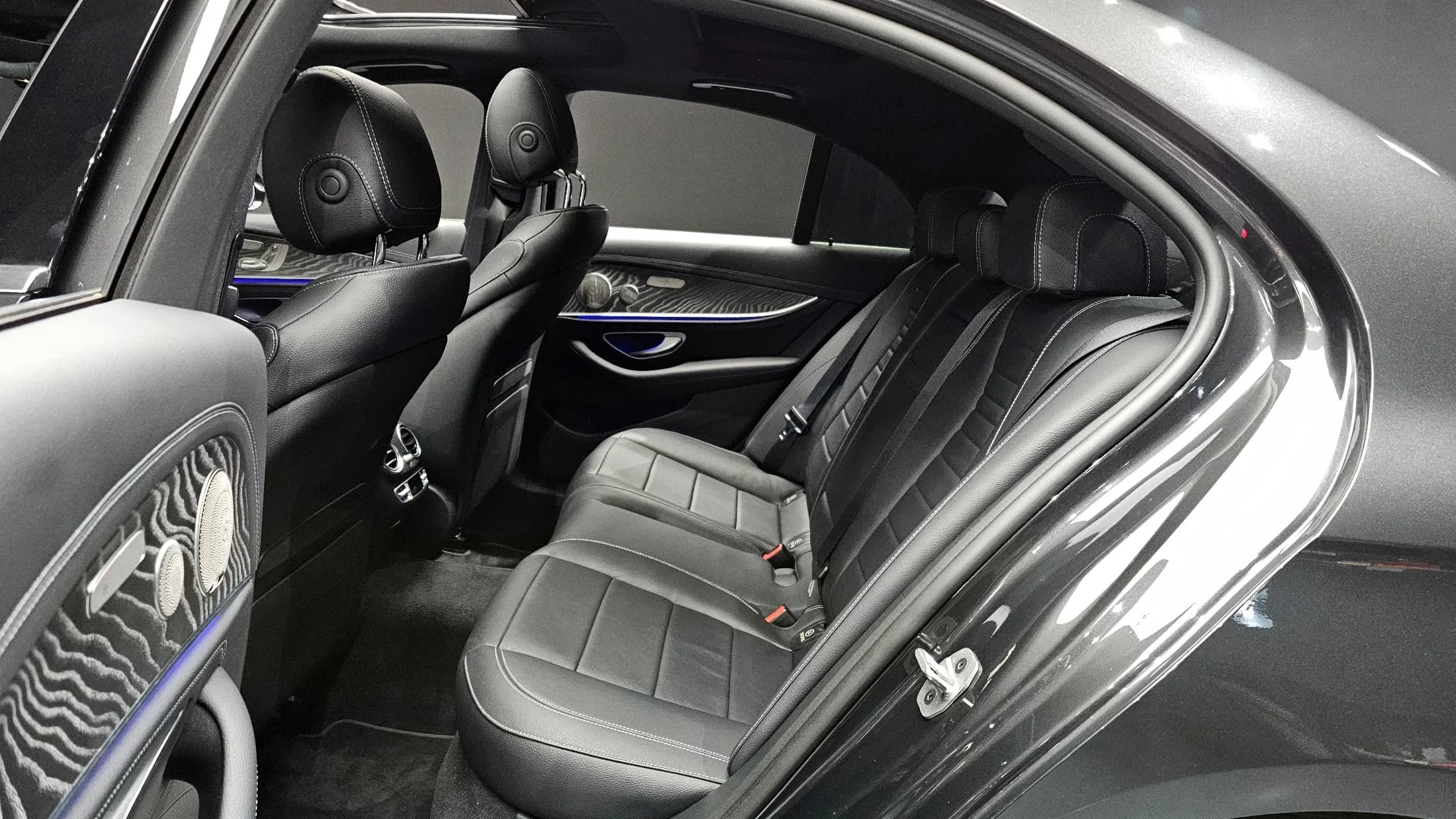 Mercedes-Benz E-Class E350 4MATIC AMG Line, 2021 г. 39232 км. — фото 12