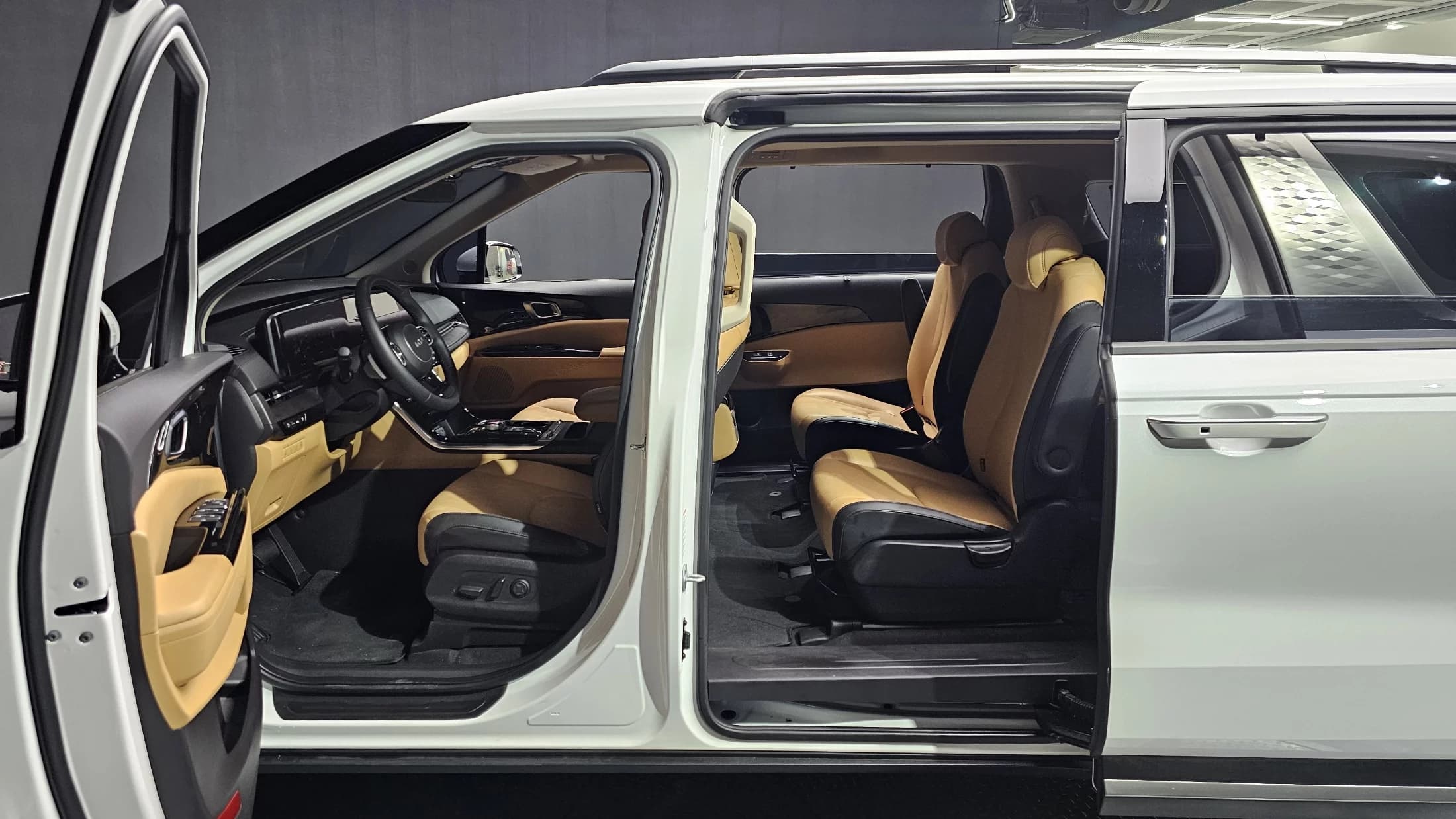 Kia Carnival Gasoline 9-Seater Noblesse, 2021 г. 95957 км. — фото 10