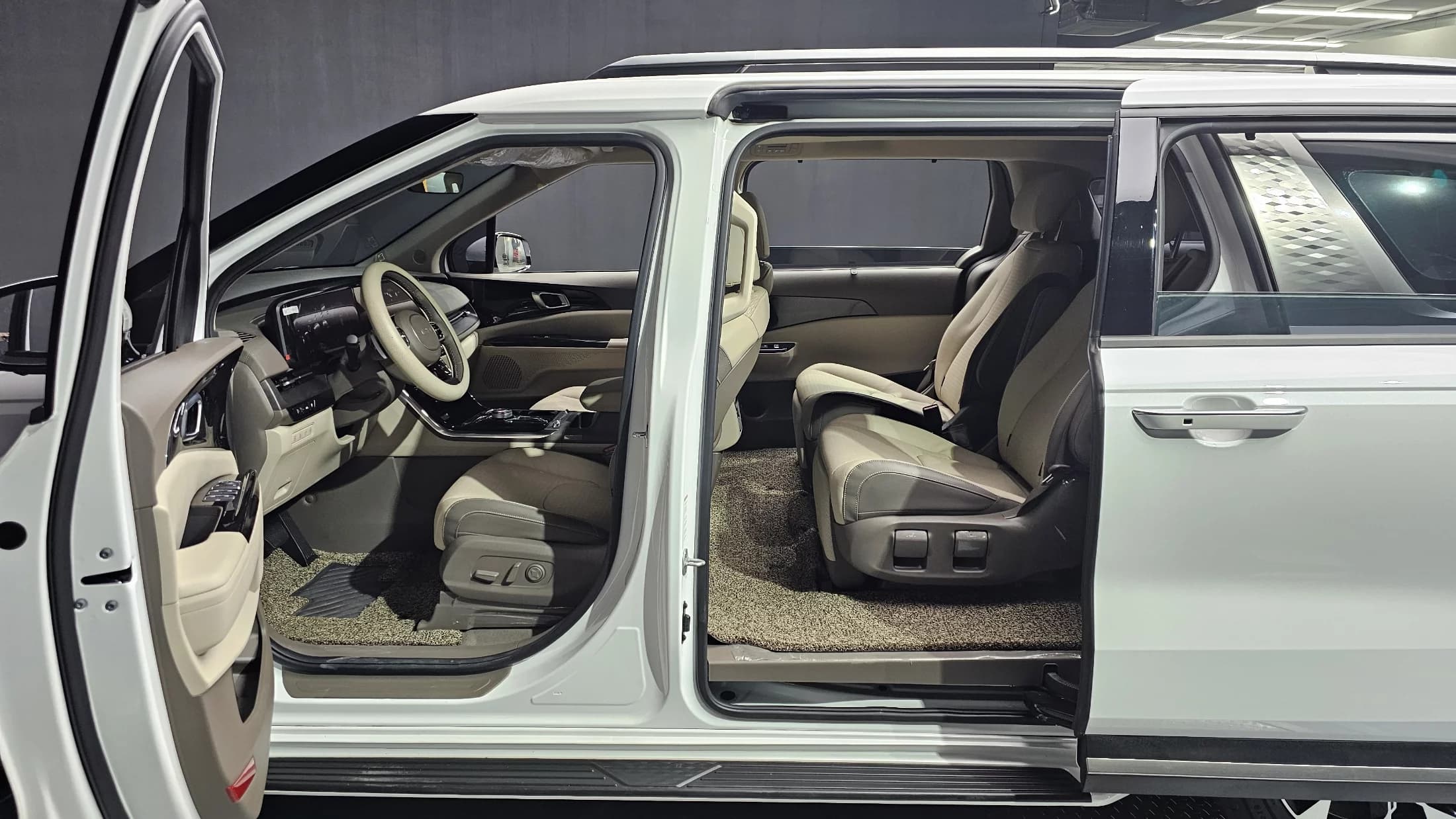 Kia Carnival Gasoline 7-Seater Noblesse, 2022 г. 26901 км. — фото 19
