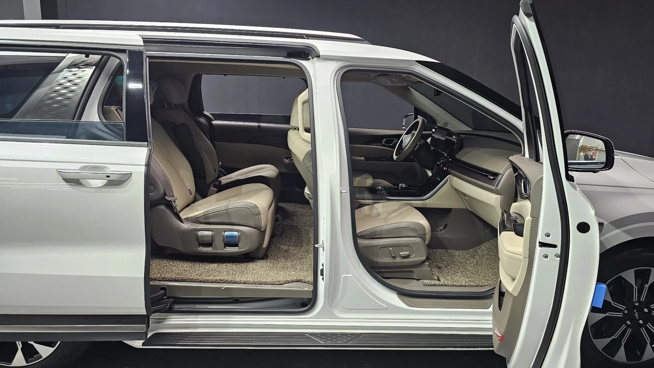 Kia Carnival Gasoline 7-Seater Noblesse, 2022 г. 26901 км. — фото 22