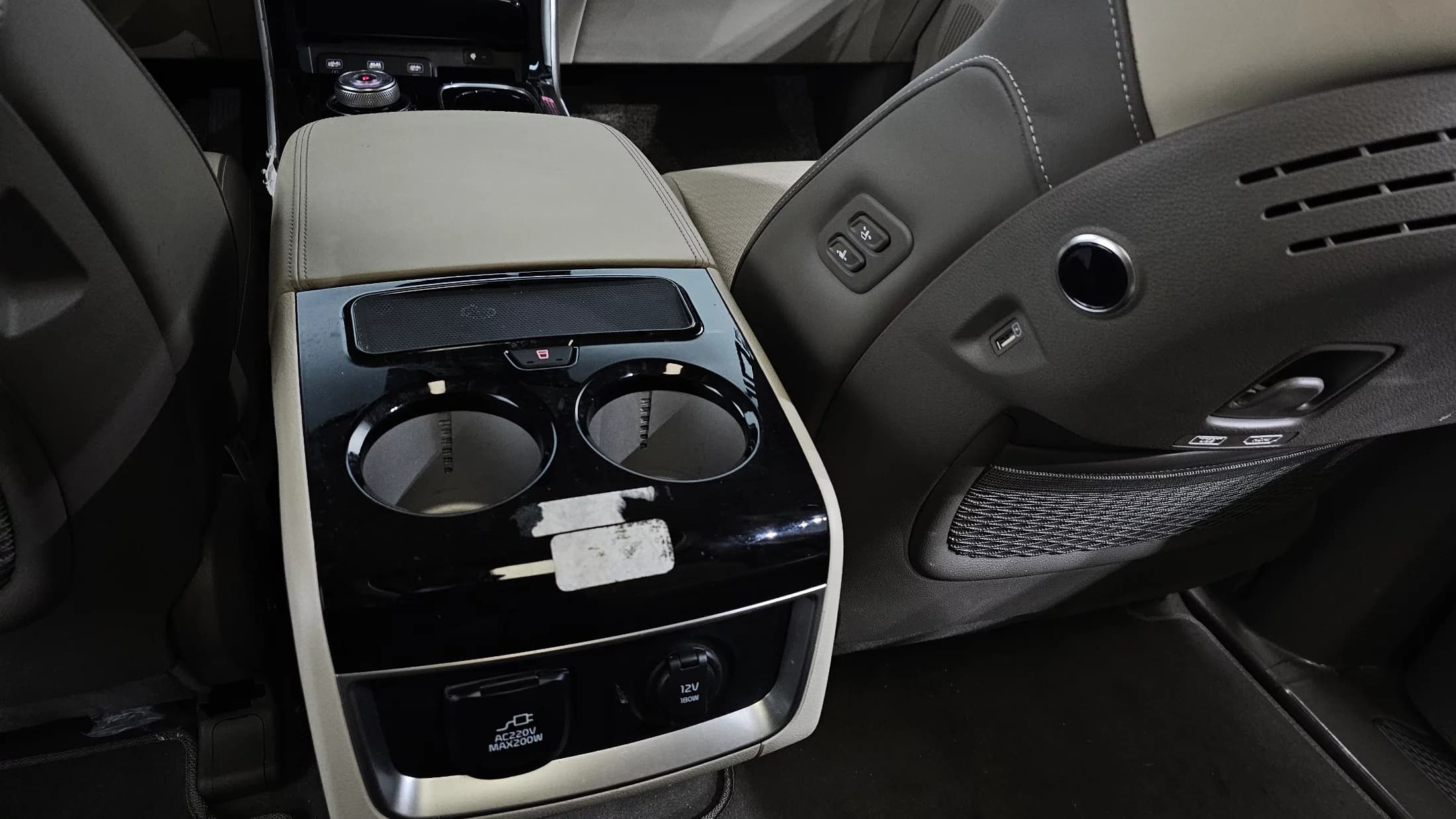 Kia Carnival 7-Seater Hi-Limousine Signature, 2021 г. 51683 км. — фото 18