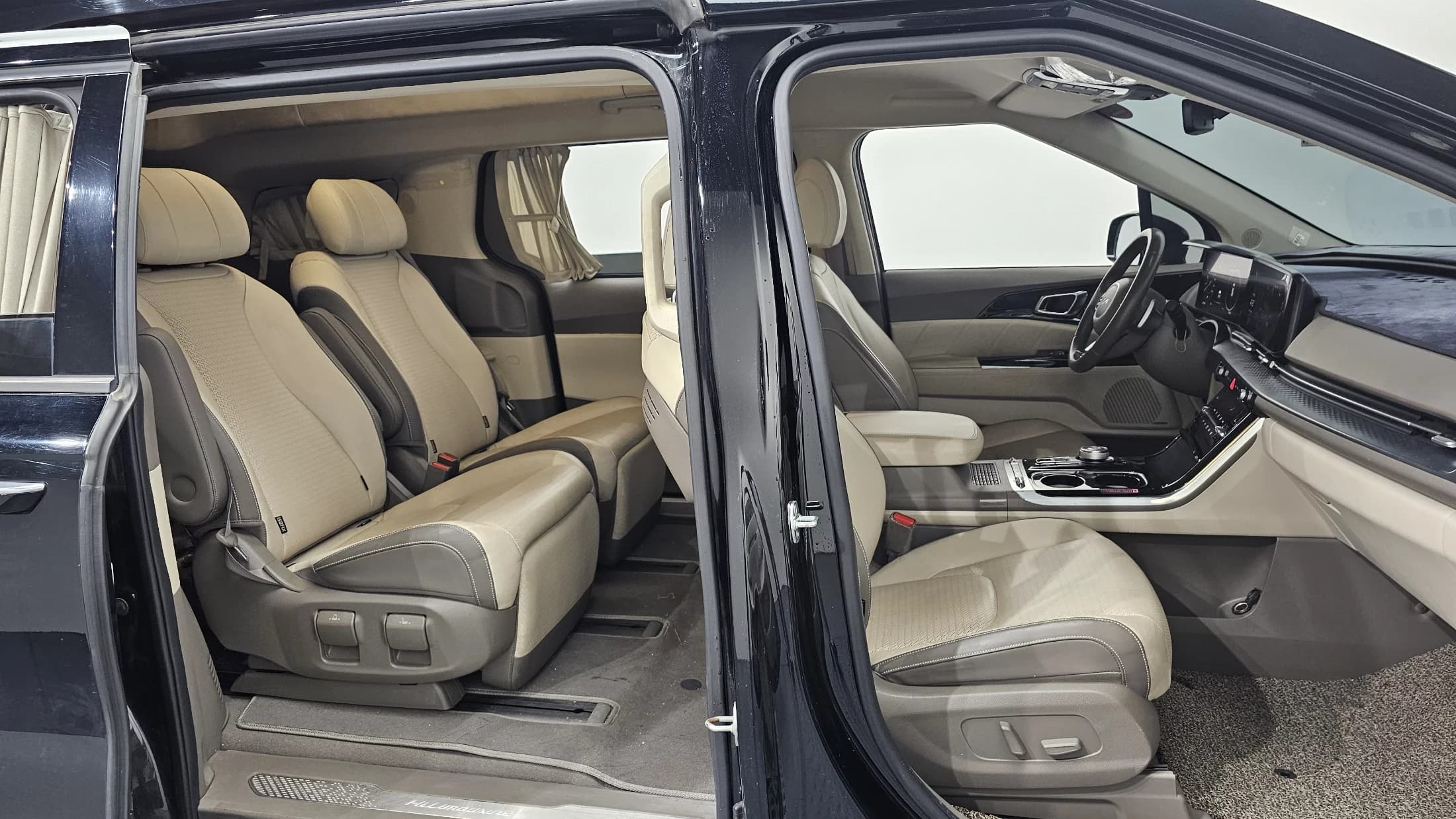 Kia Carnival 7-Seater Hi-Limousine Signature, 2021 г. 51683 км. — фото 10