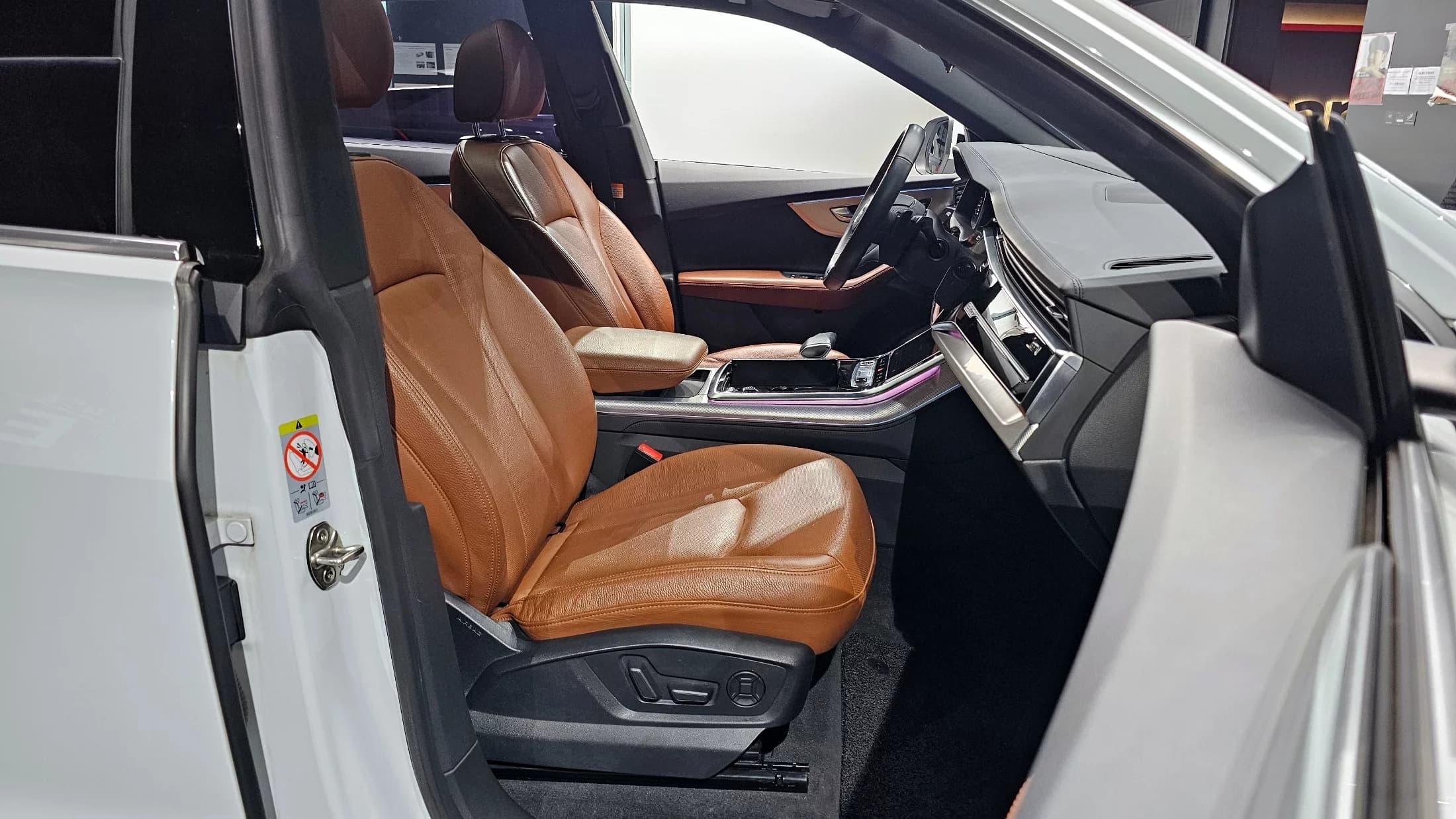 Audi Q8 45 TDI Quattro Premium, 2021 г. 83069 км. — фото 11