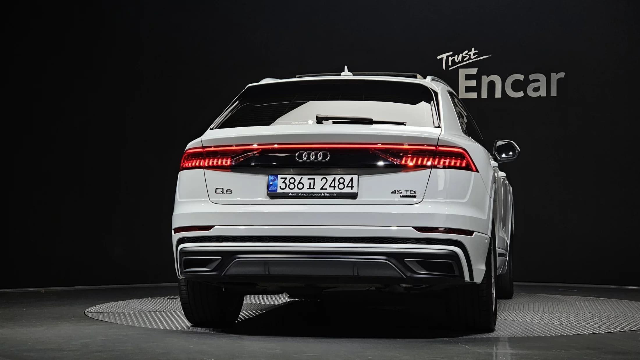 Audi Q8 45 TDI Quattro Premium, 2021 г. 83069 км. — фото 4