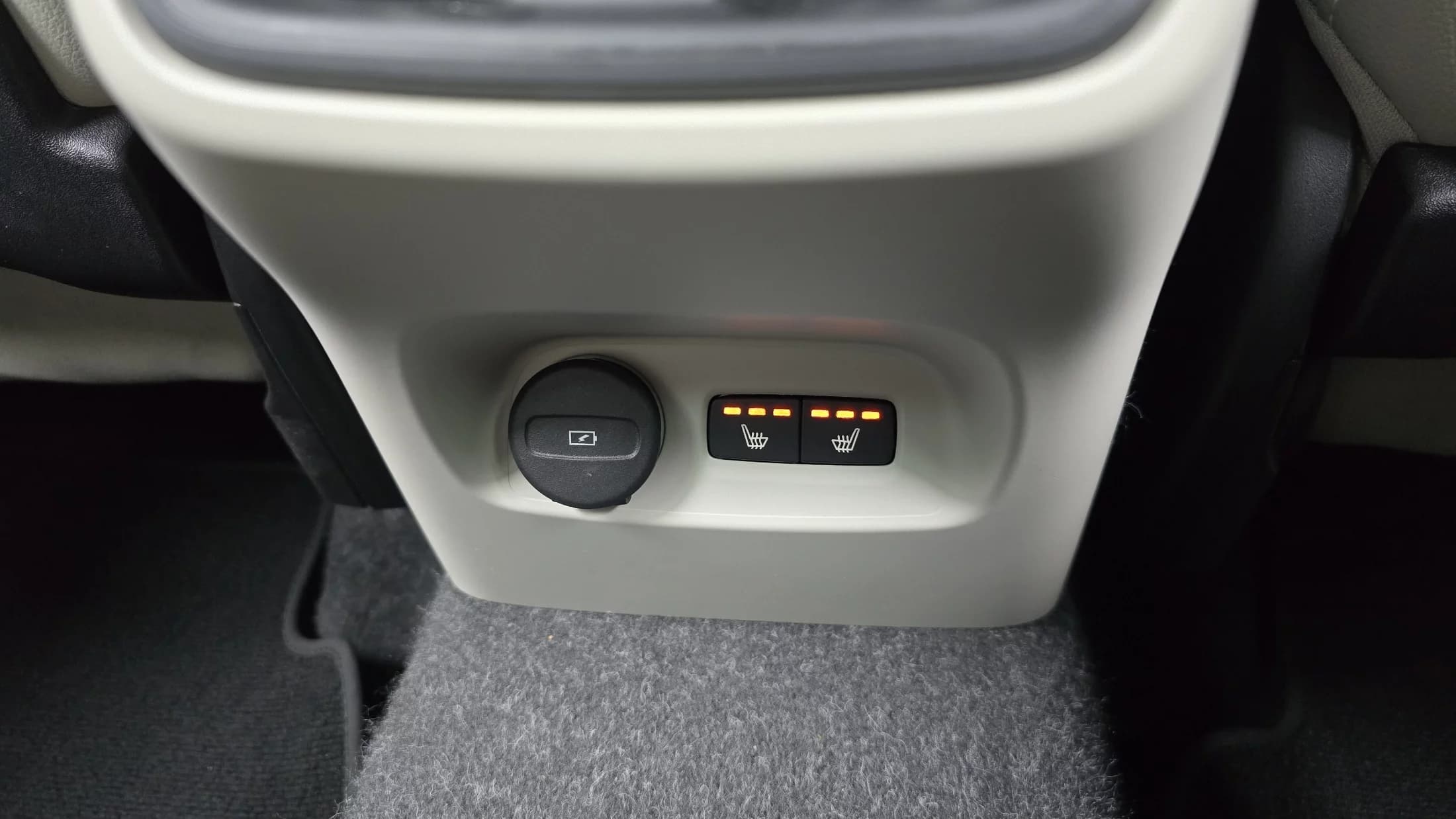 Volvo XC40 B4 Ultimate Bright, 2024 г. 4379 км. — фото 18
