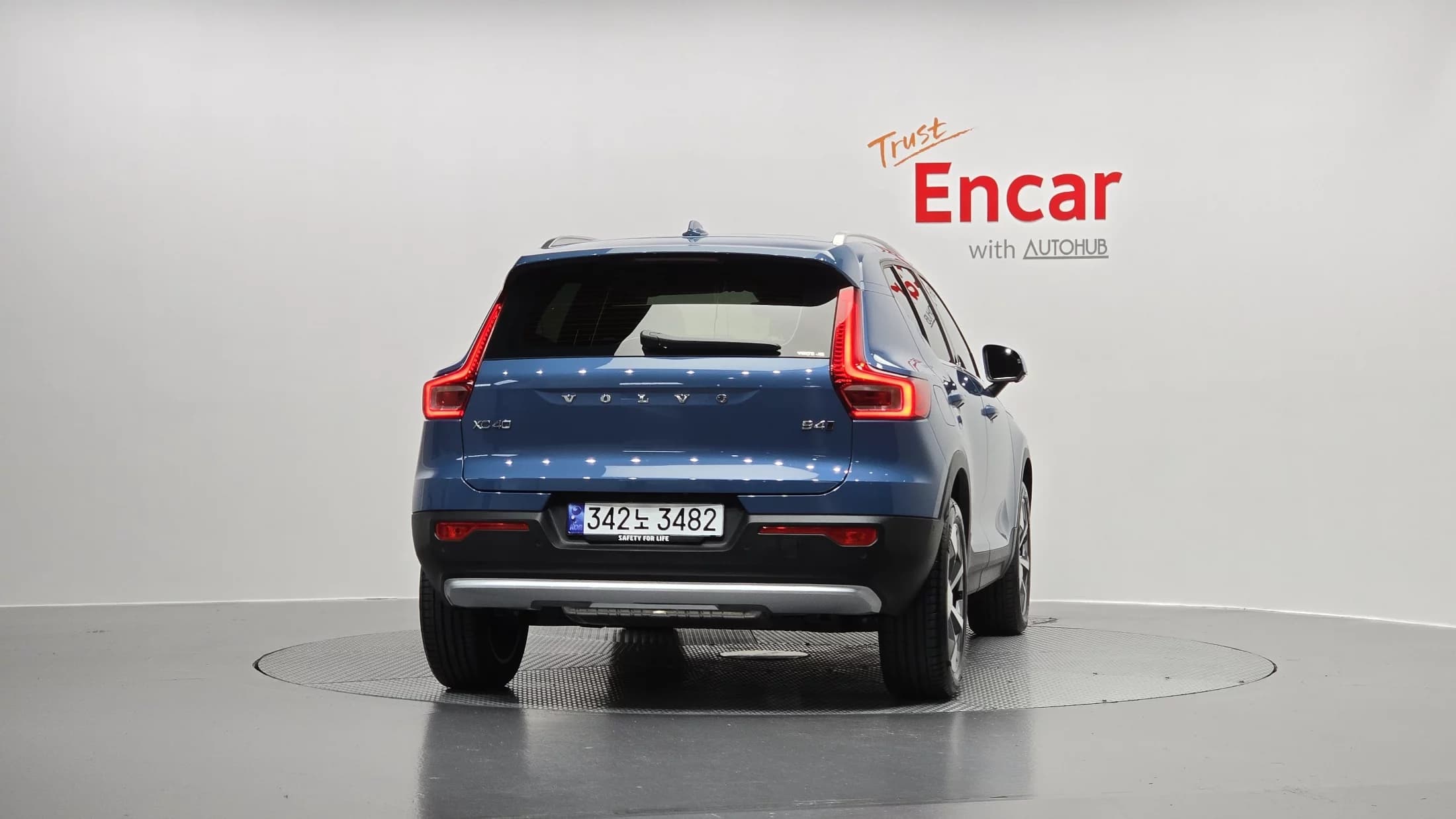Volvo XC40 B4 Ultimate Bright, 2024 г. 4379 км. — фото 4