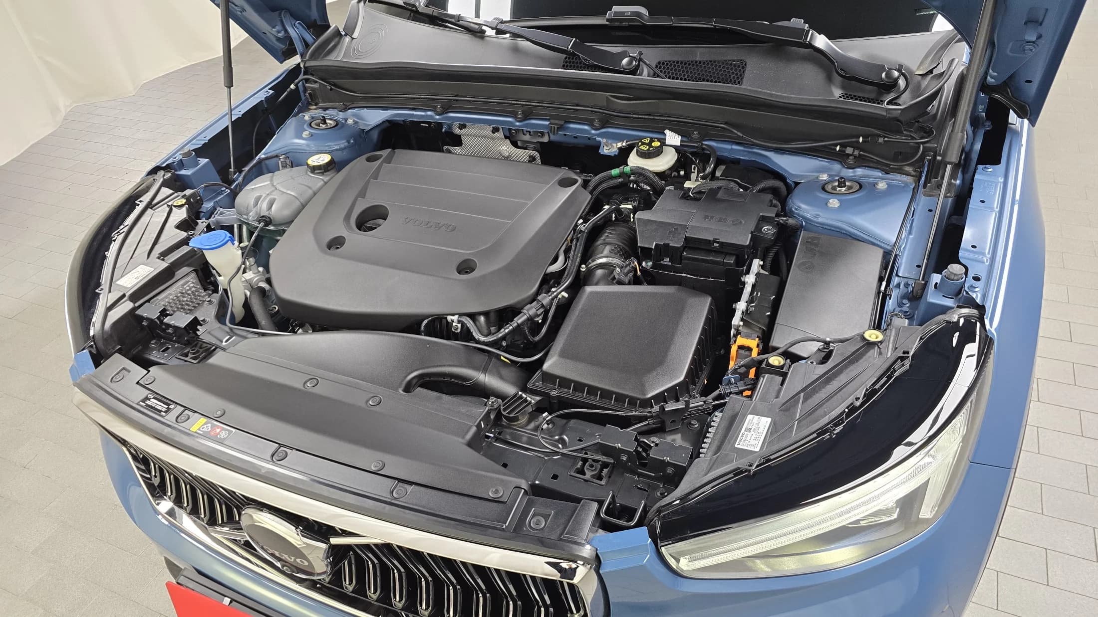 Volvo XC40 B4 Ultimate Bright, 2024 г. 4379 км. — фото 6