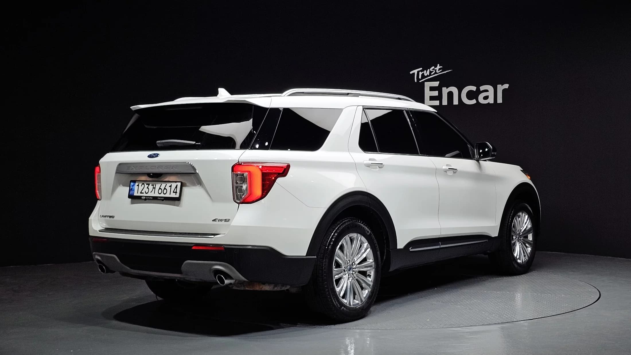 Ford EXPLORER 2.3 LimIted 4WD, 2022 г. 17196 км. — фото 2