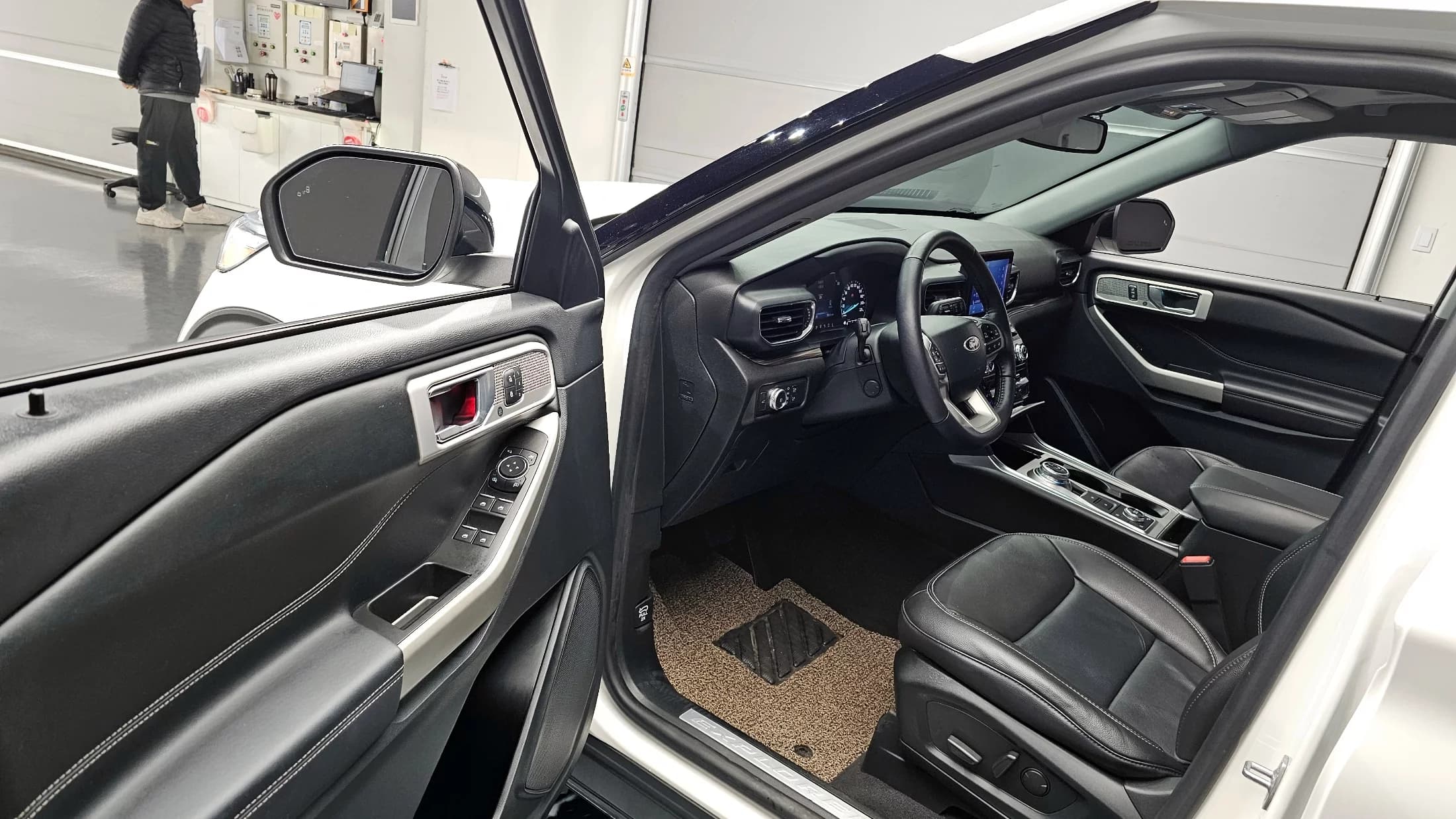 Ford EXPLORER 2.3 LimIted 4WD, 2022 г. 17196 км. — фото 10