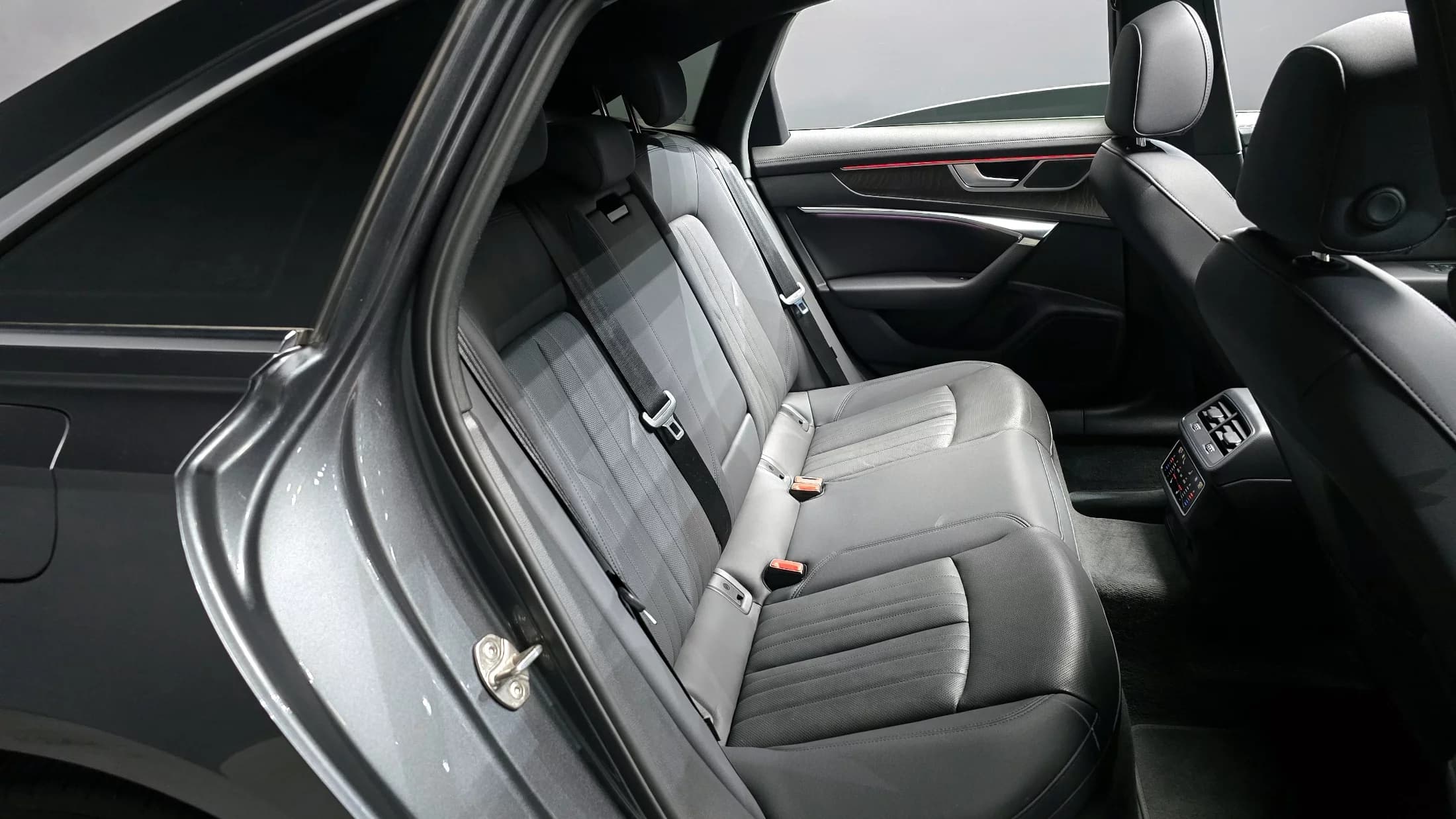 Audi A6 40 TDI Premium, 2022 г. 35869 км. — фото 12