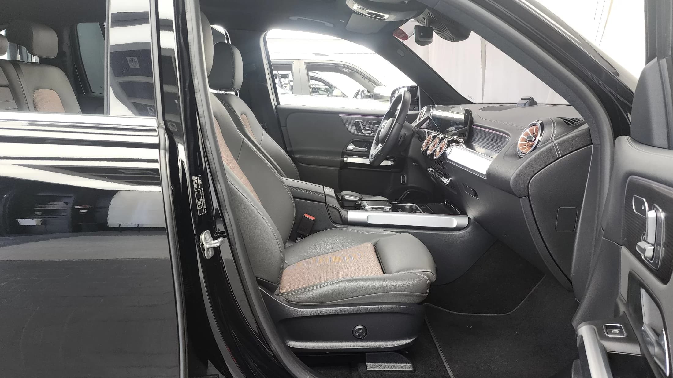 Mercedes-Benz EQB EQB300 4MATIC Electric Art, электромобиль, 2024 г. 31504 км. — фото 11