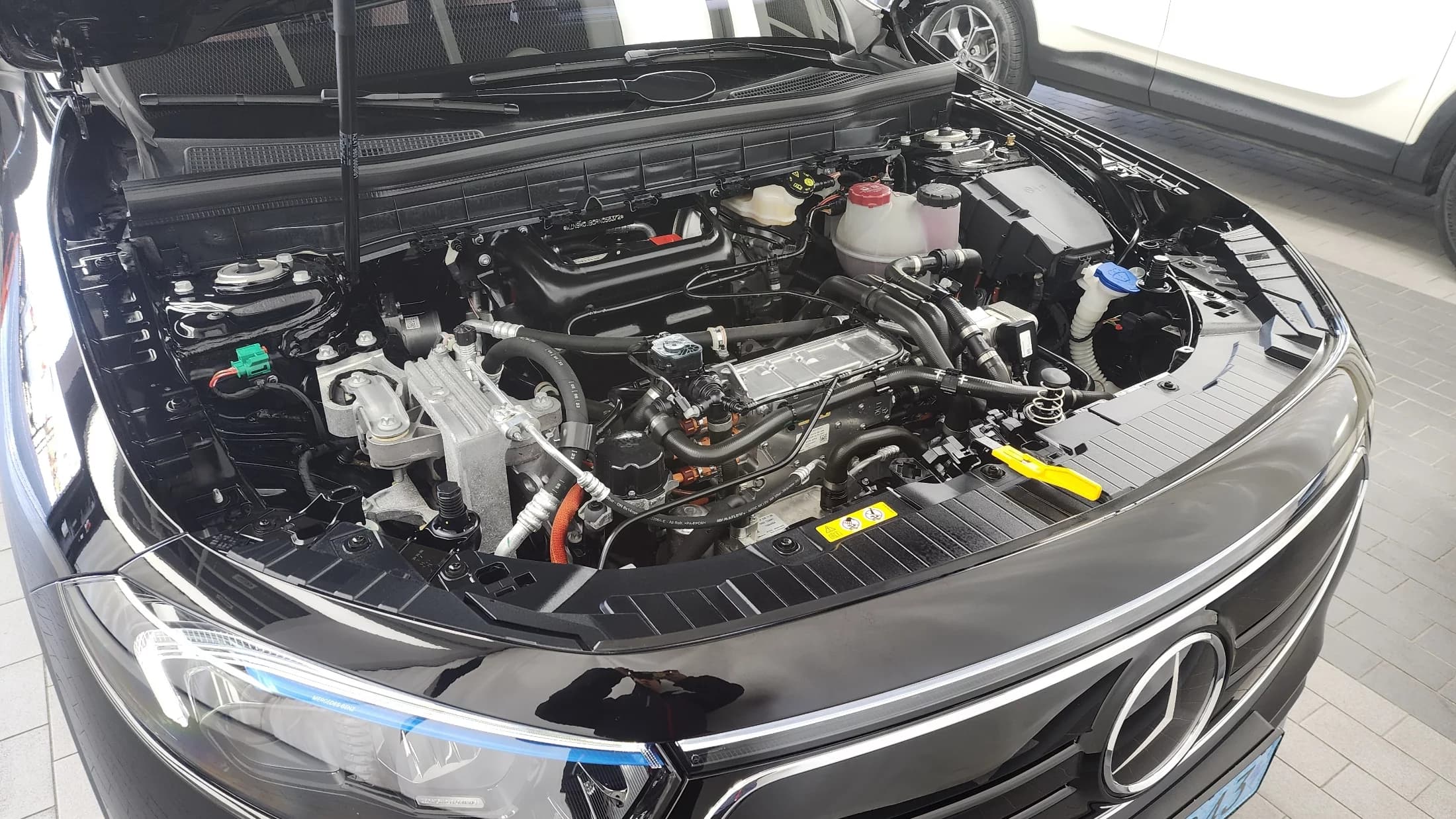 Mercedes-Benz EQB EQB300 4MATIC Electric Art, электромобиль, 2024 г. 31504 км. — фото 6