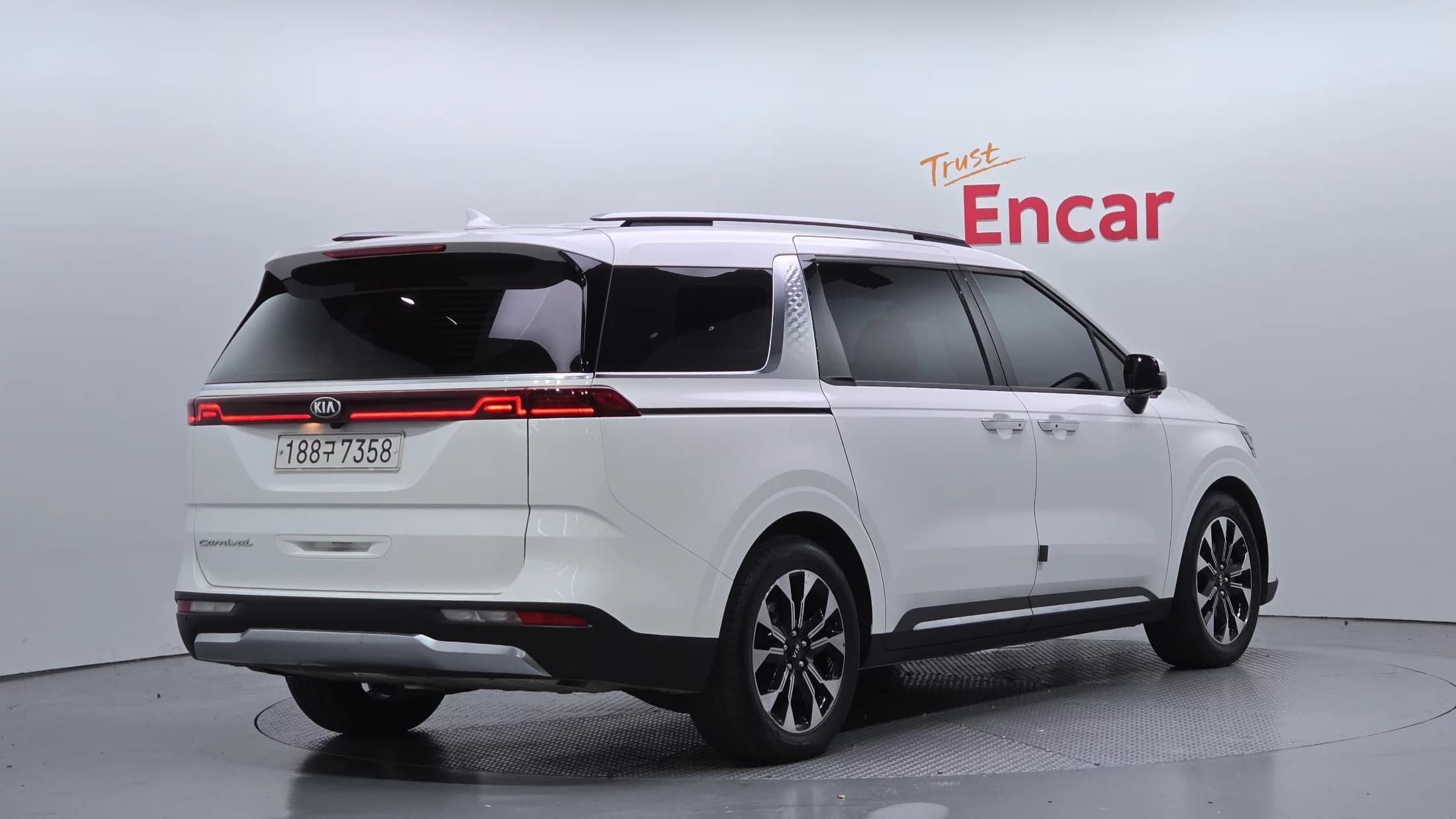 Kia Carnival 9-Seater Signature, 2021 г. 128498 км. — фото 2