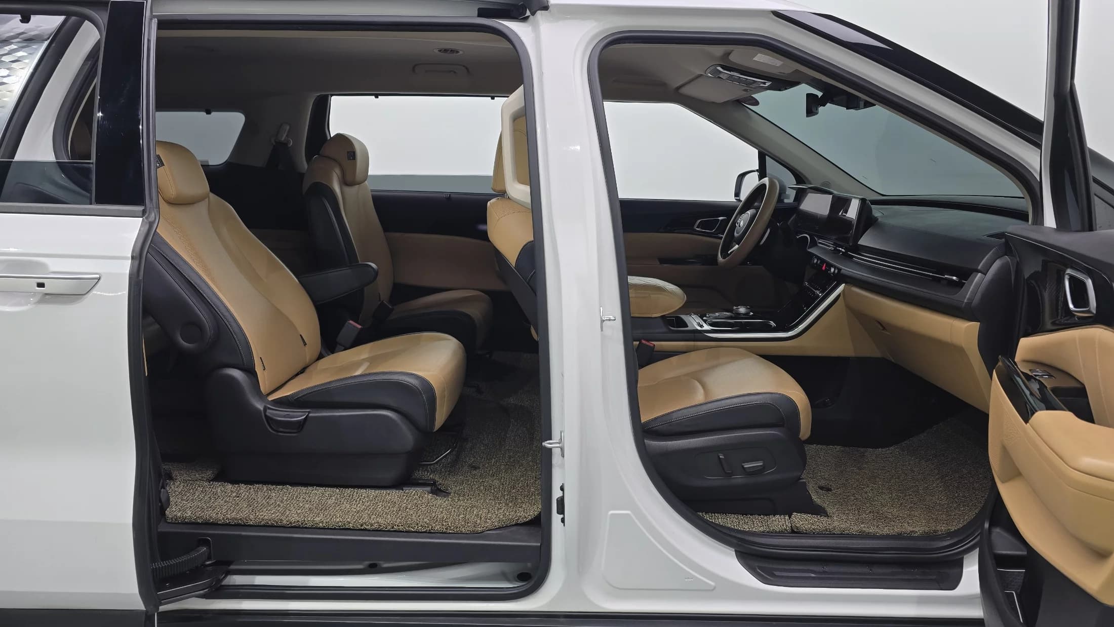 Kia Carnival 9-Seater Signature, 2021 г. 128498 км. — фото 11