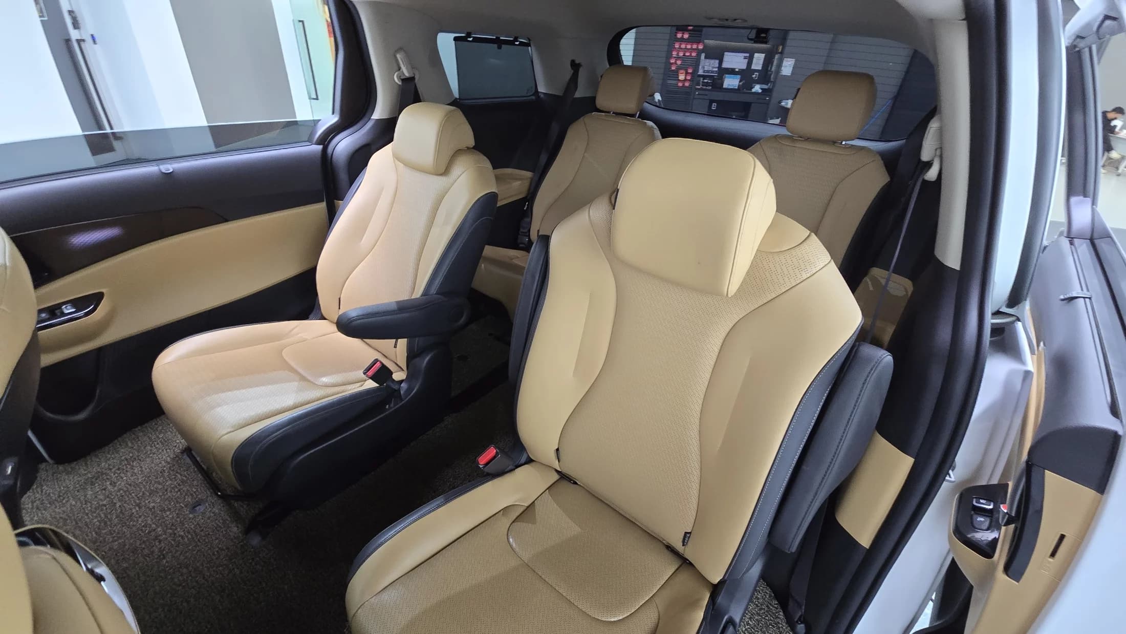 Kia Carnival 9-Seater Signature, 2021 г. 128498 км. — фото 12
