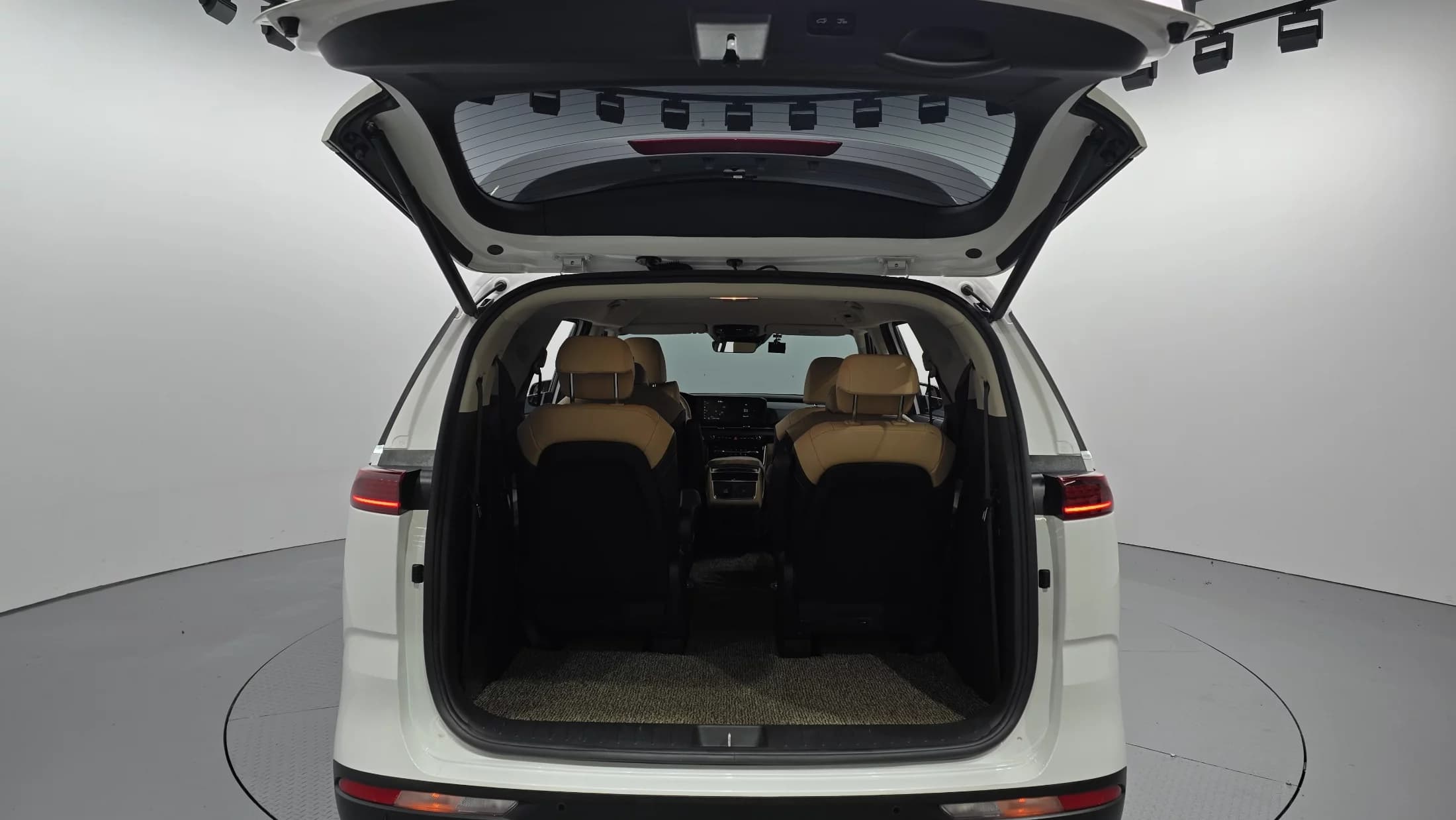 Kia Carnival 9-Seater Signature, 2021 г. 128498 км. — фото 20