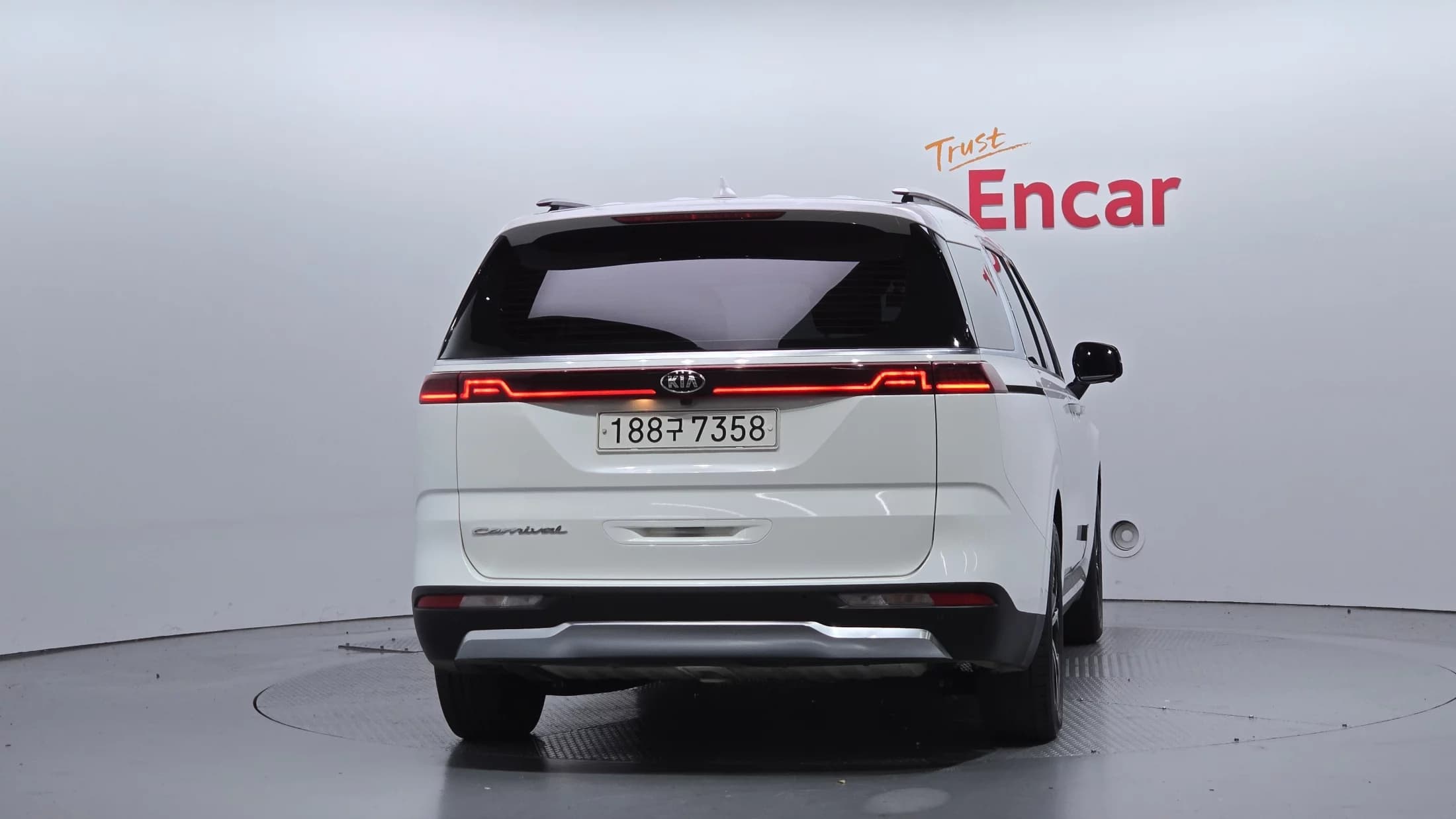 Kia Carnival 9-Seater Signature, 2021 г. 128498 км. — фото 4