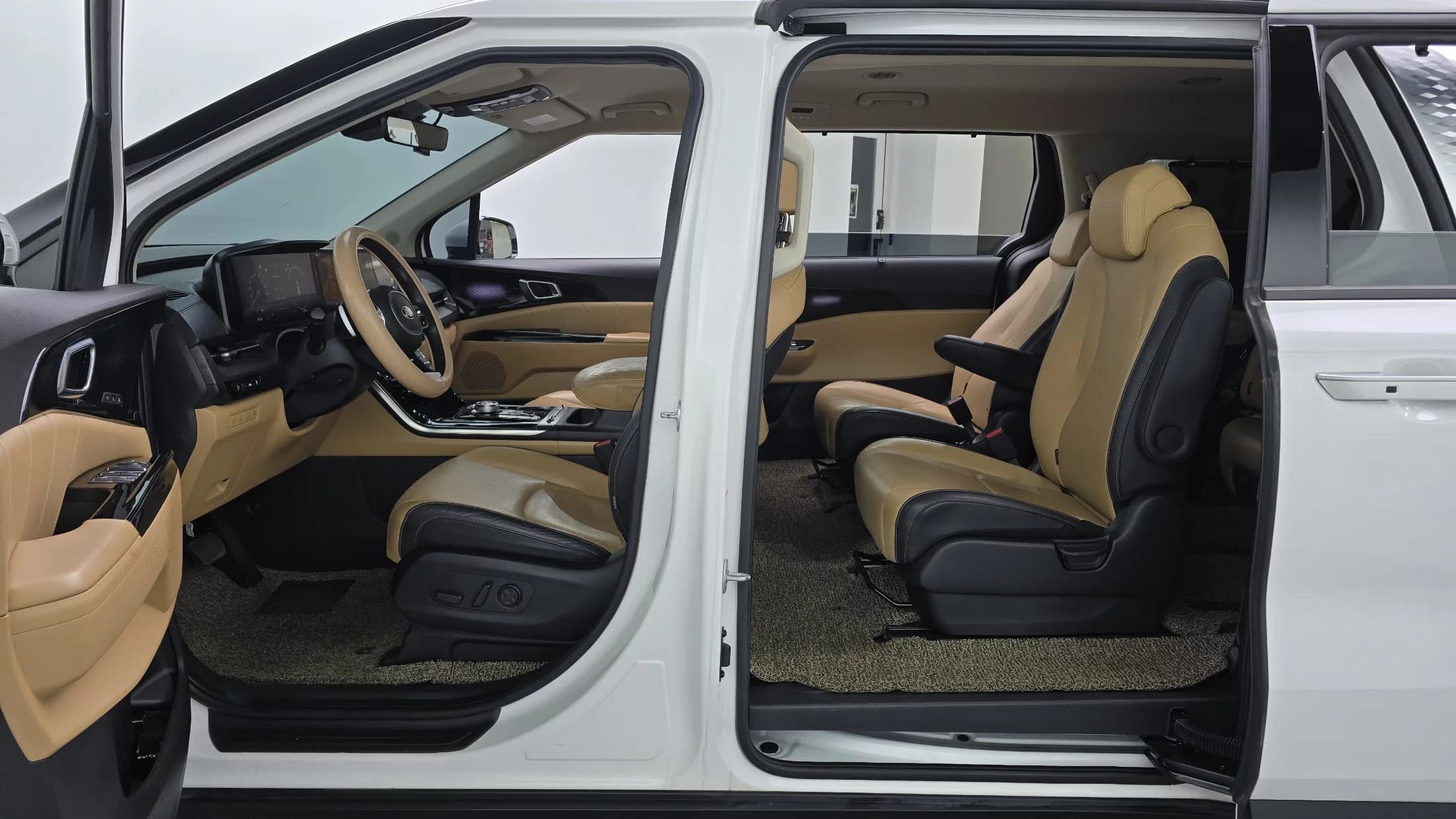 Kia Carnival 9-Seater Signature, 2021 г. 128498 км. — фото 10