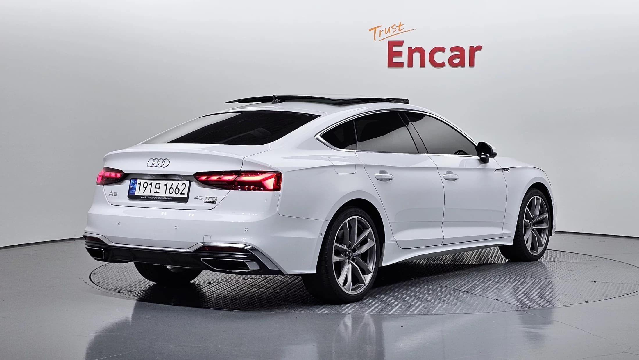 Audi A5 45 TFSI Quattro Premium Sportback, 2023 г. 25601 км. — фото 2
