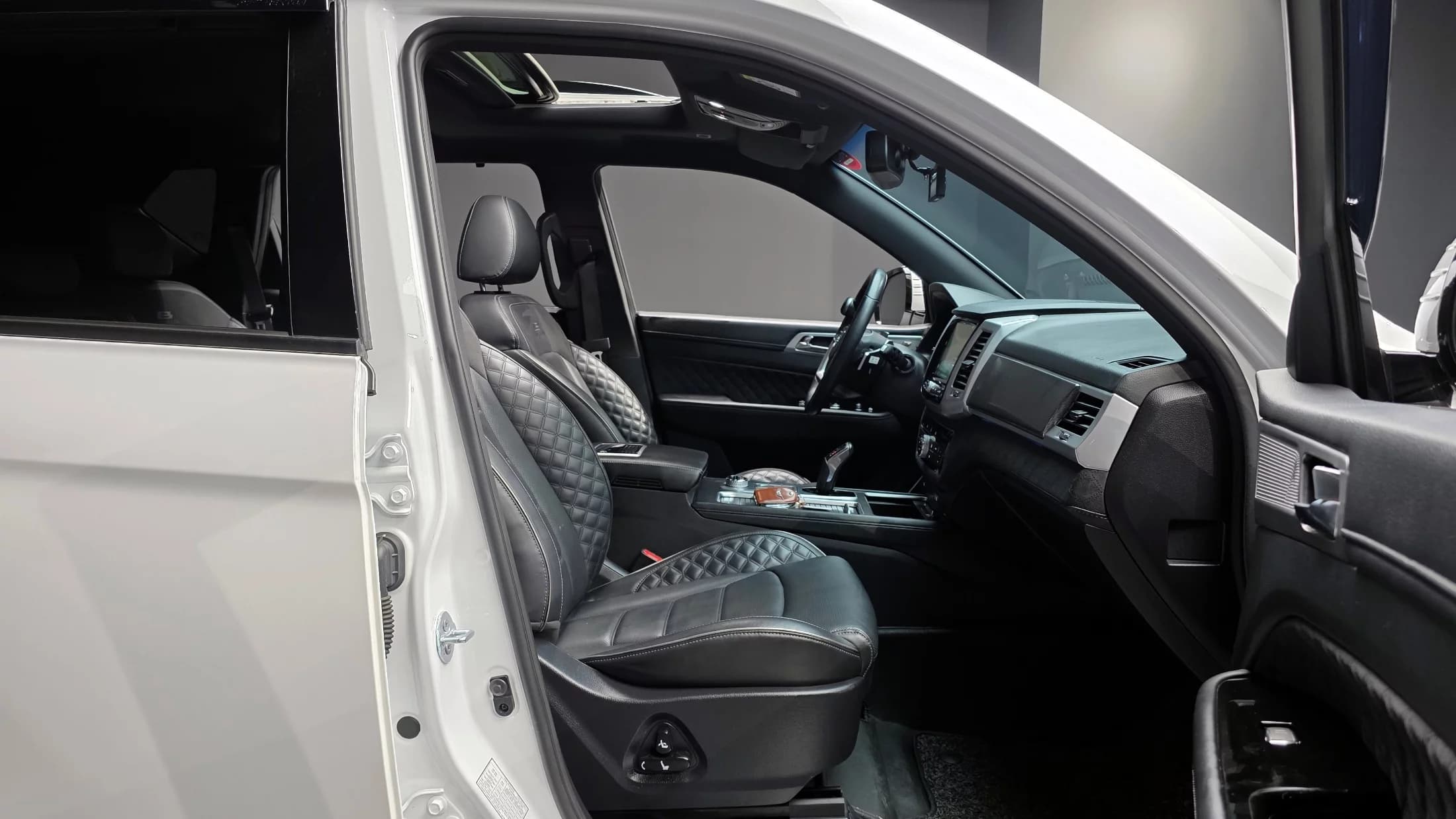 SsangYong Rexton Diesel 2.2 4WD The Black, 2022 г. 66066 км. — фото 10