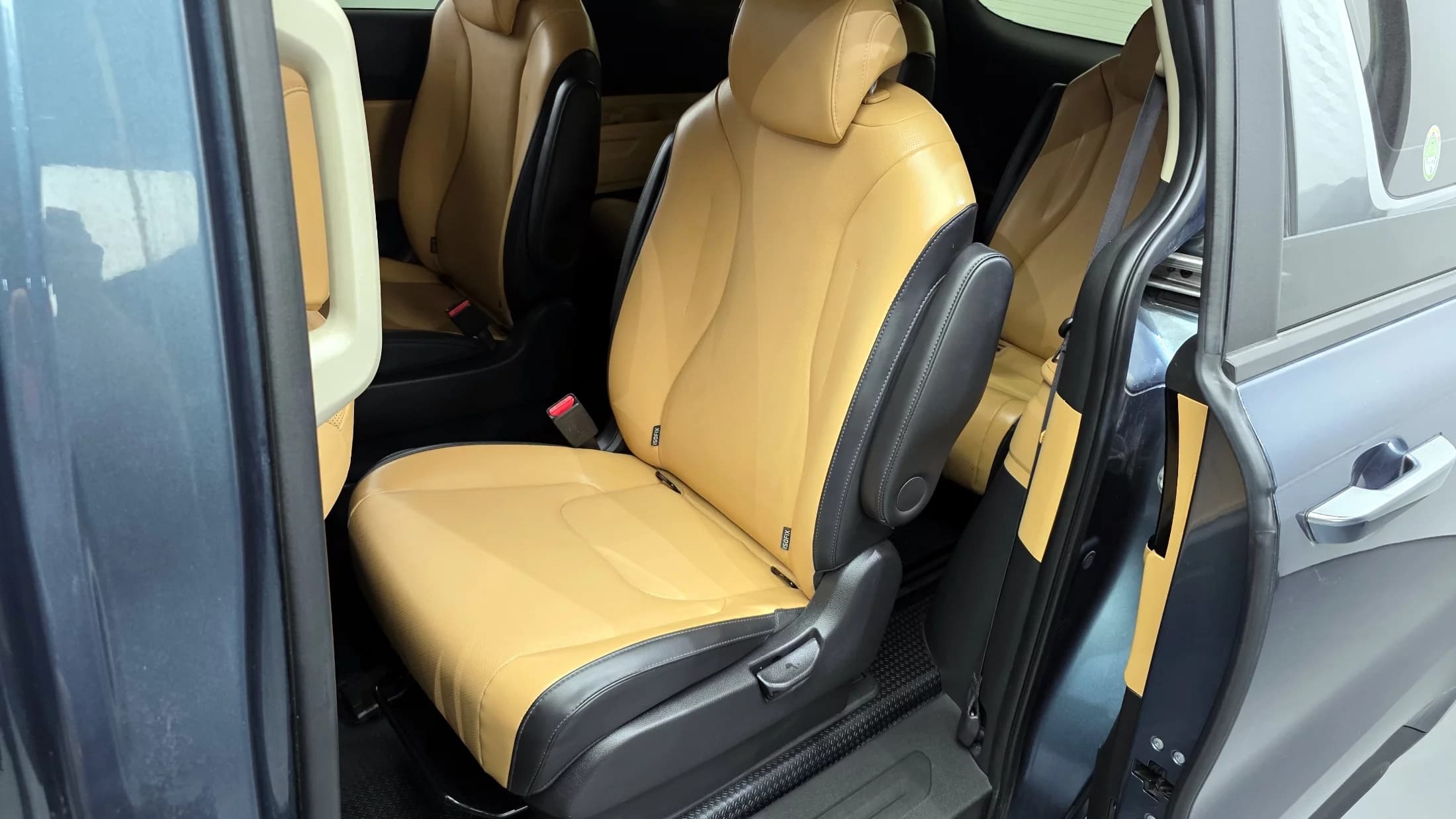 Kia Carnival 9-Seater Prestige, 2023 г. 62669 км. — фото 11