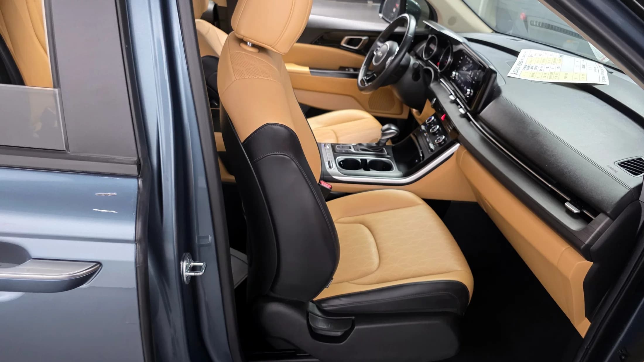 Kia Carnival 9-Seater Prestige, 2023 г. 62669 км. — фото 12