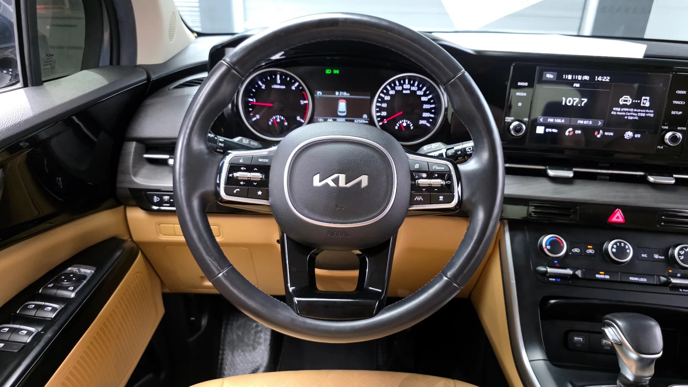 Kia Carnival 9-Seater Prestige, 2023 г. 62669 км. — фото 13