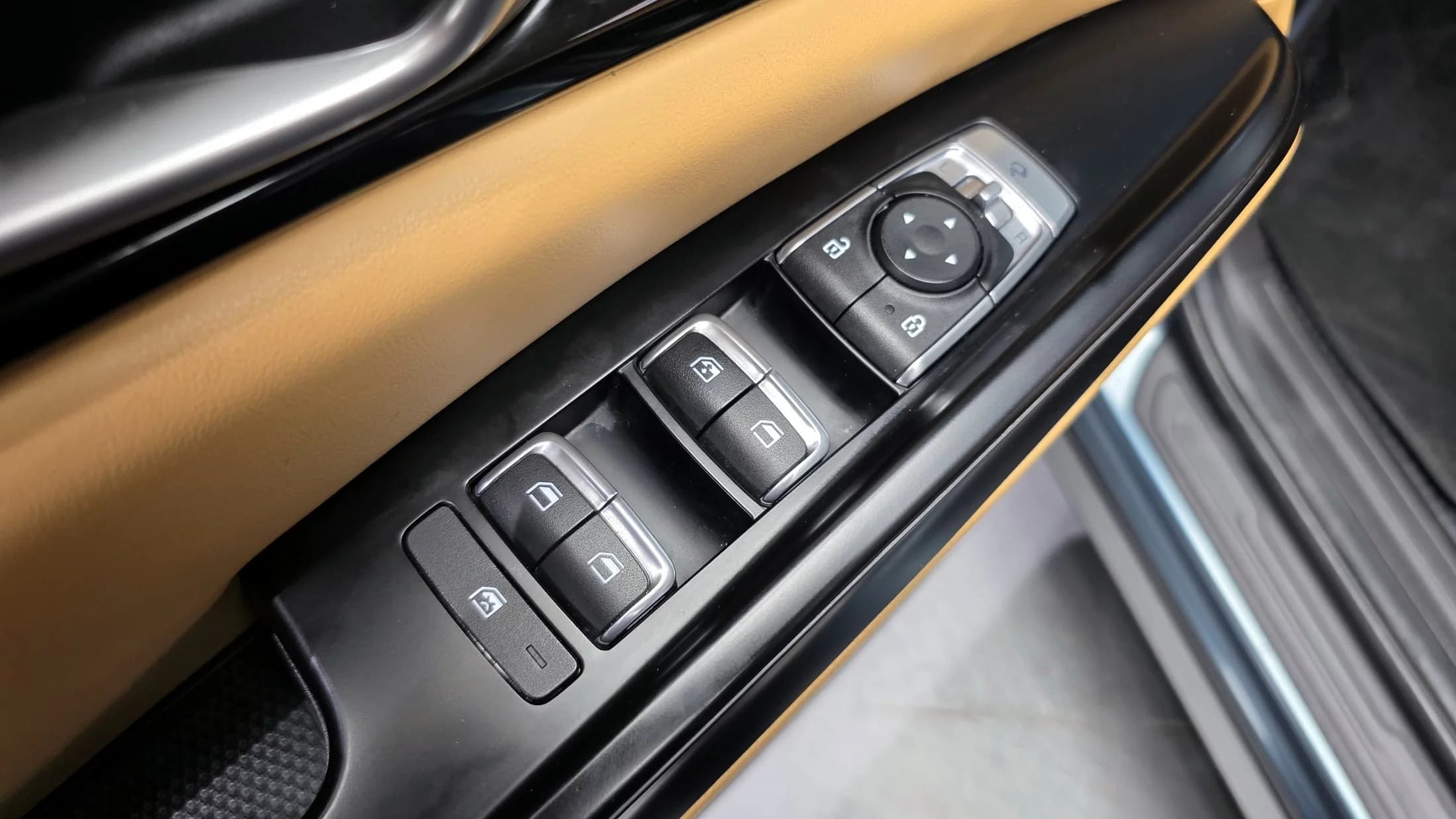 Kia Carnival 9-Seater Prestige, 2023 г. 62669 км. — фото 14