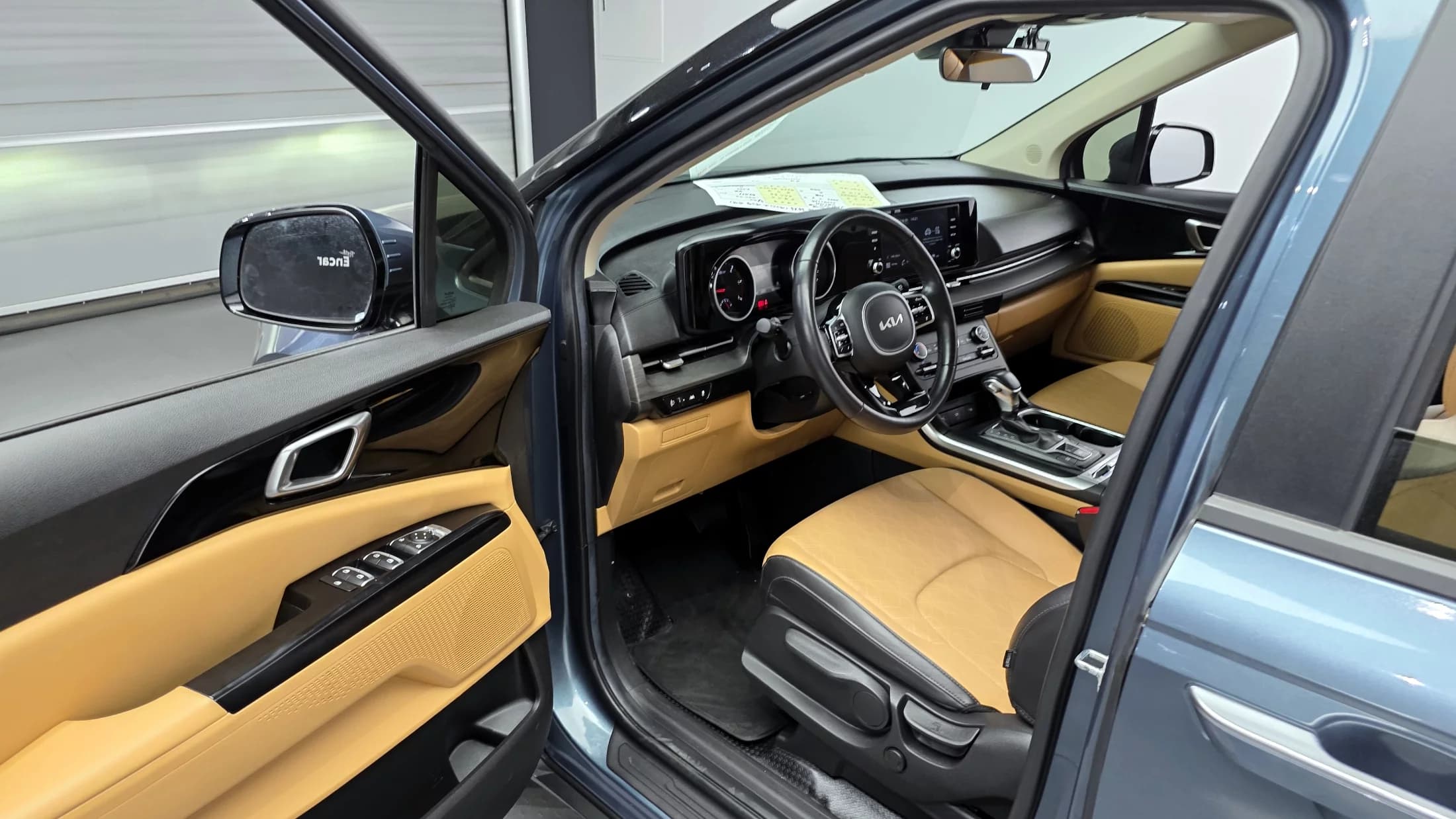 Kia Carnival 9-Seater Prestige, 2023 г. 62669 км. — фото 10
