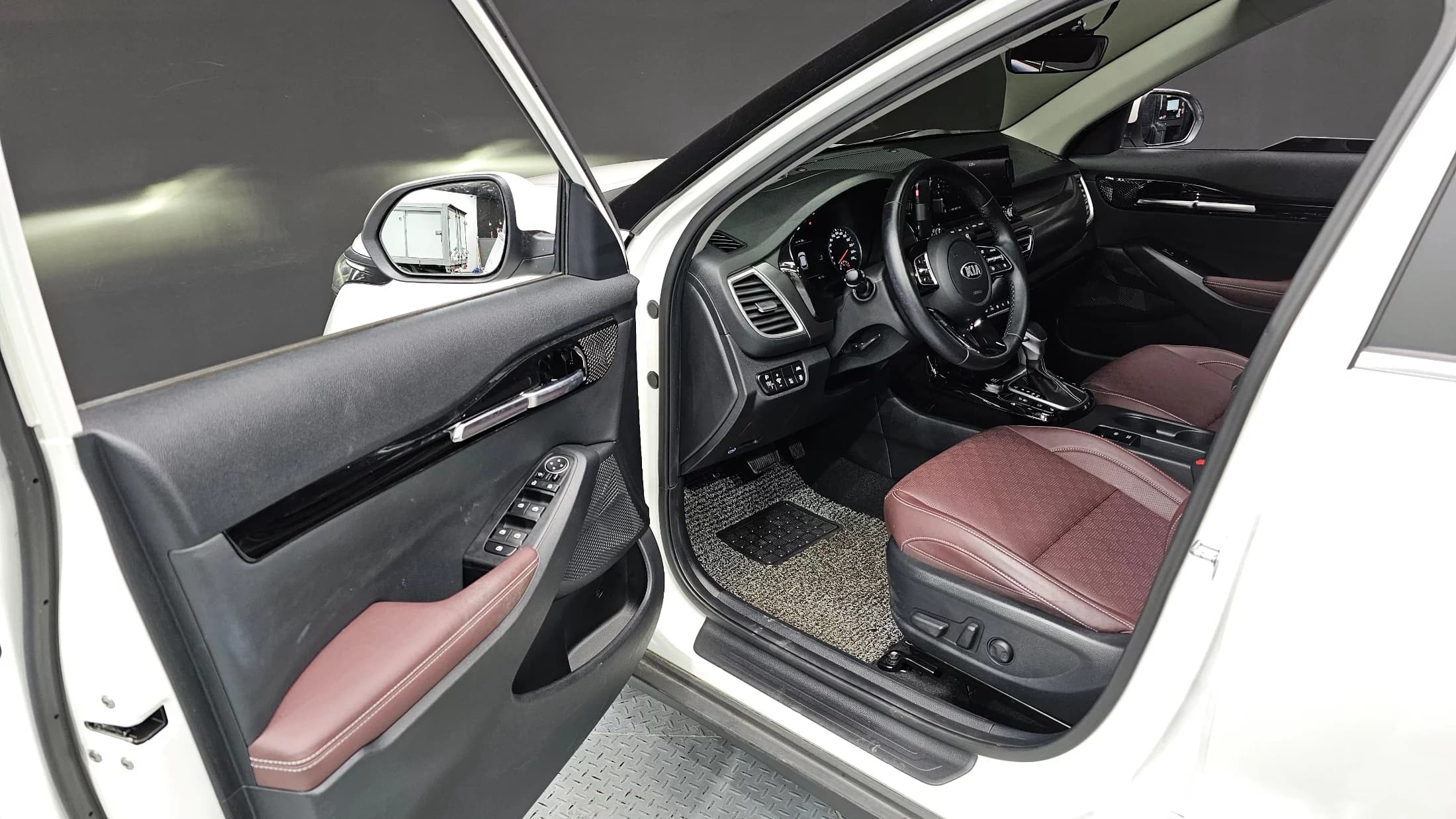 Kia Seltos Gasoline 1.6 Turbo 2WD Signature, 2021 г. 16239 км. — фото 20