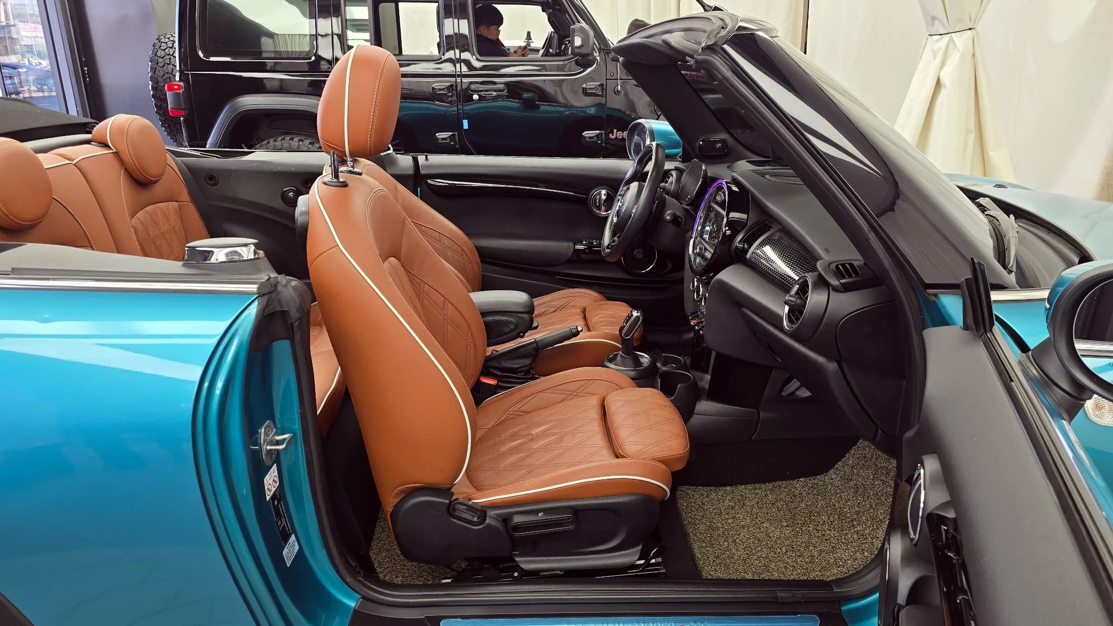 MINI Cooper Convertible Standard 3rd, 2021 г. 46015 км. — фото 11
