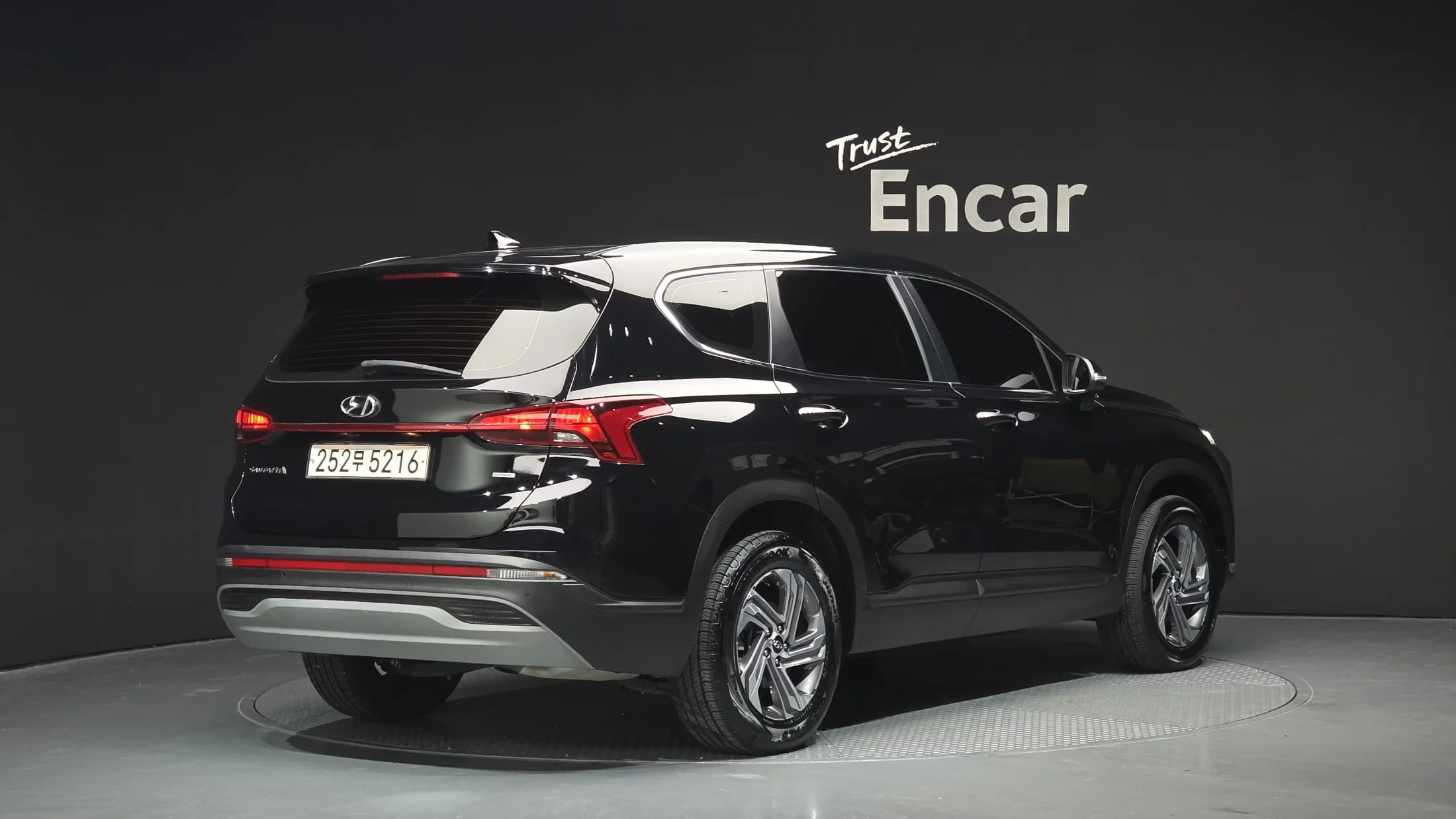 Hyundai Santa Fe Diesel 2.2 4WD Exclusive, 2023 г. 41569 км. — фото 2