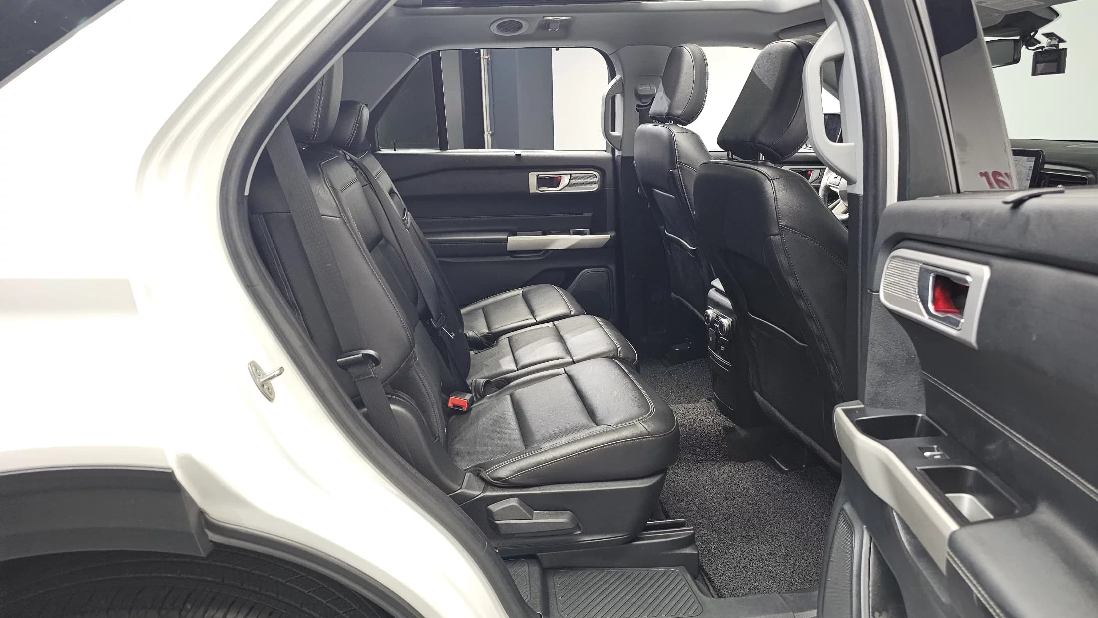 Ford EXPLORER 2.3 LimIted 4WD, 2022 г. 78083 км. — фото 12
